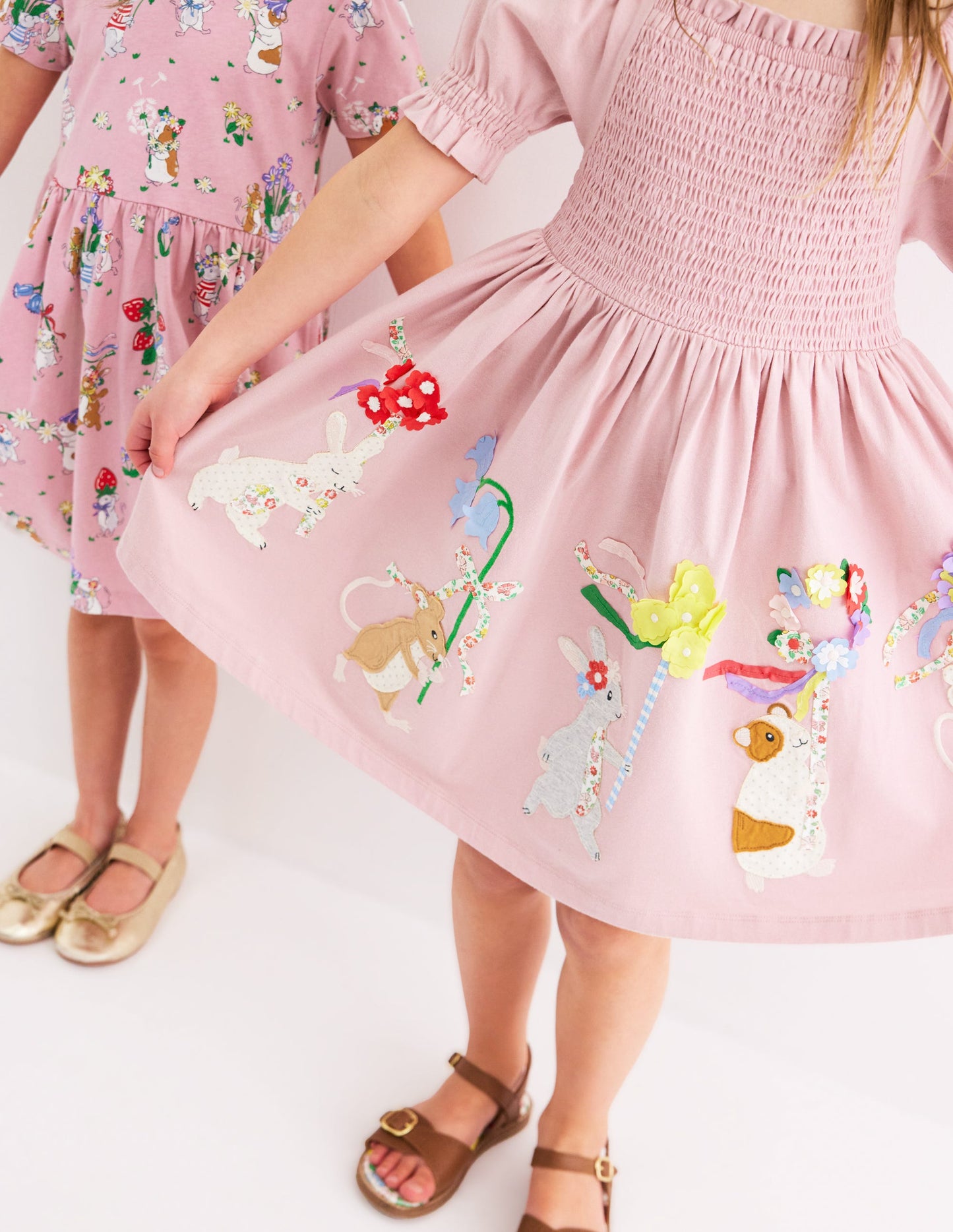 Clare Gesmoktes Kleid mit Applikation-Vintage-Rosa Maifeiertag Tiere