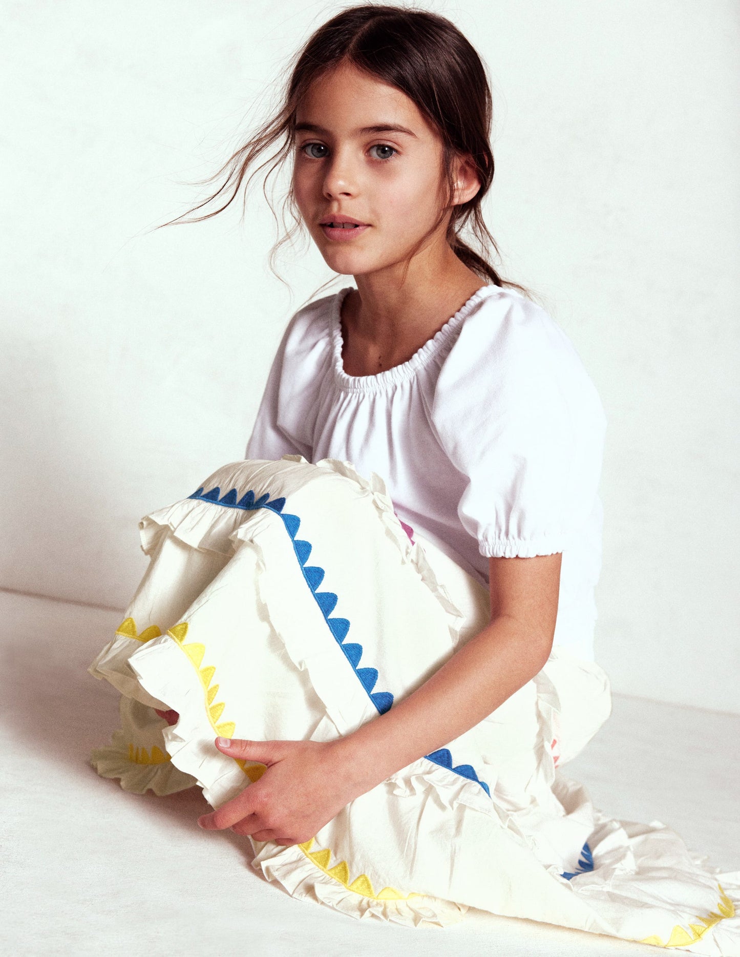 Midirock mit Rüschen-Sanftes Naturweiß Regenbogen