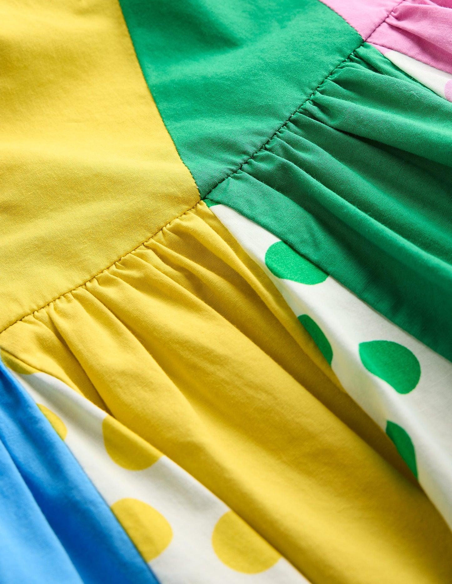 Gewebtes Kleid mit einem Träger-Bunt Gepunktet