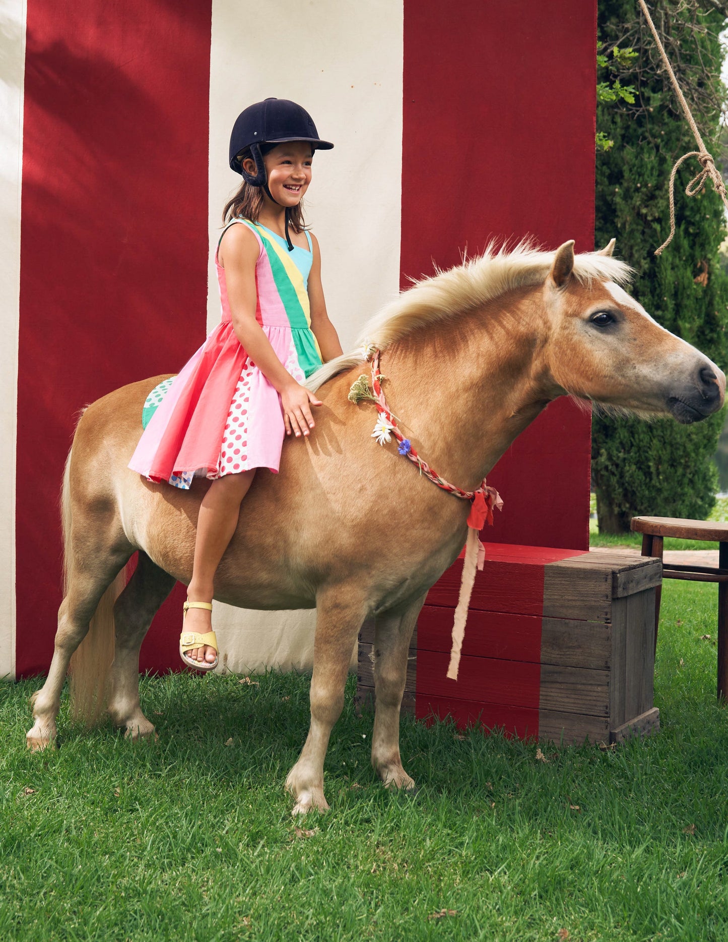 Gewebtes Kleid mit einem Träger-Bunt Gepunktet