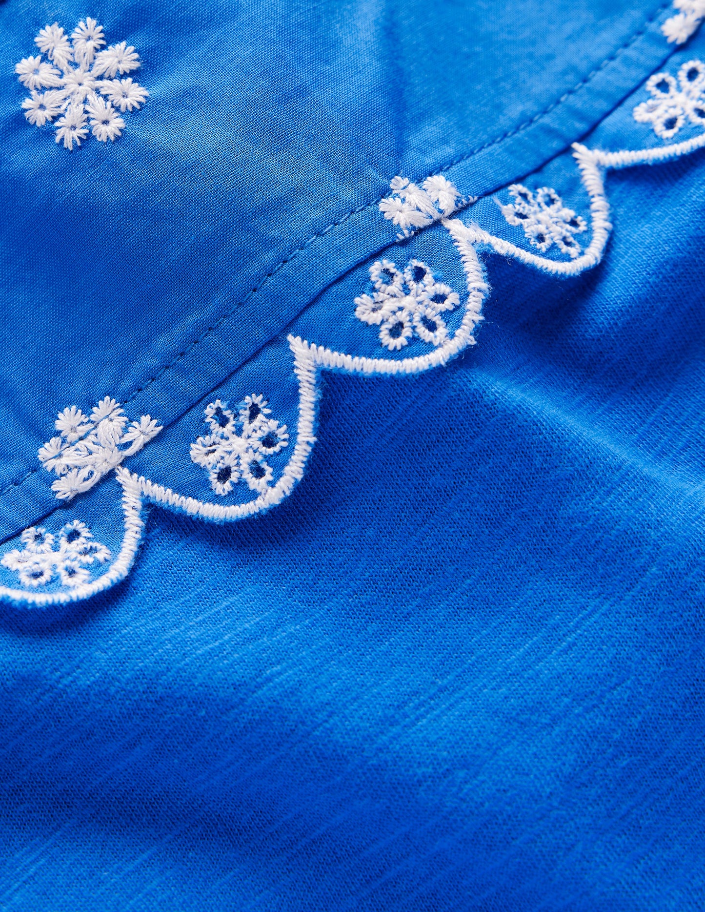 T-Shirt mit Lochstickerei an den Ärmeln-Blau