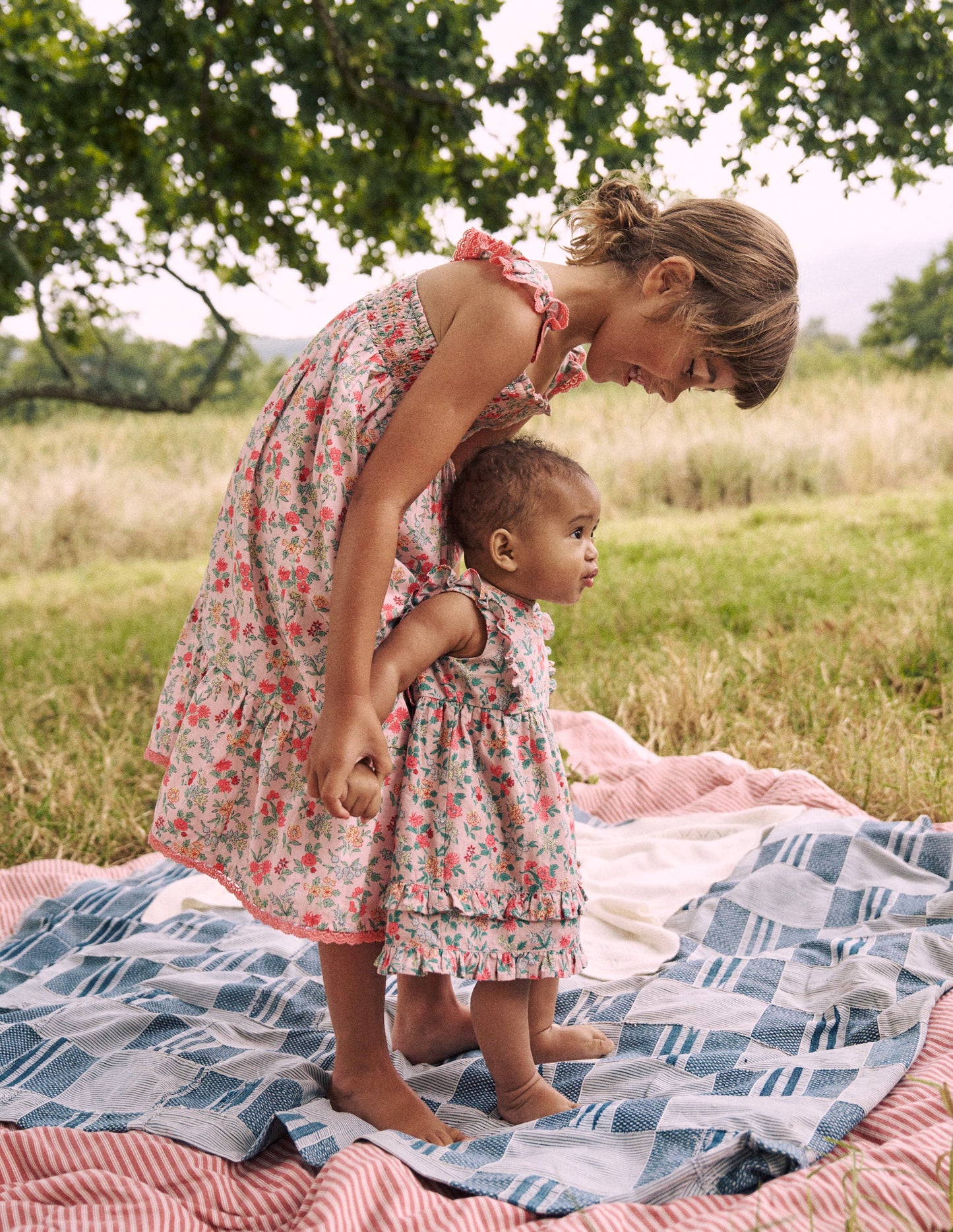 Robe chasuble à volants-Motif Garden Ditsy rose craie