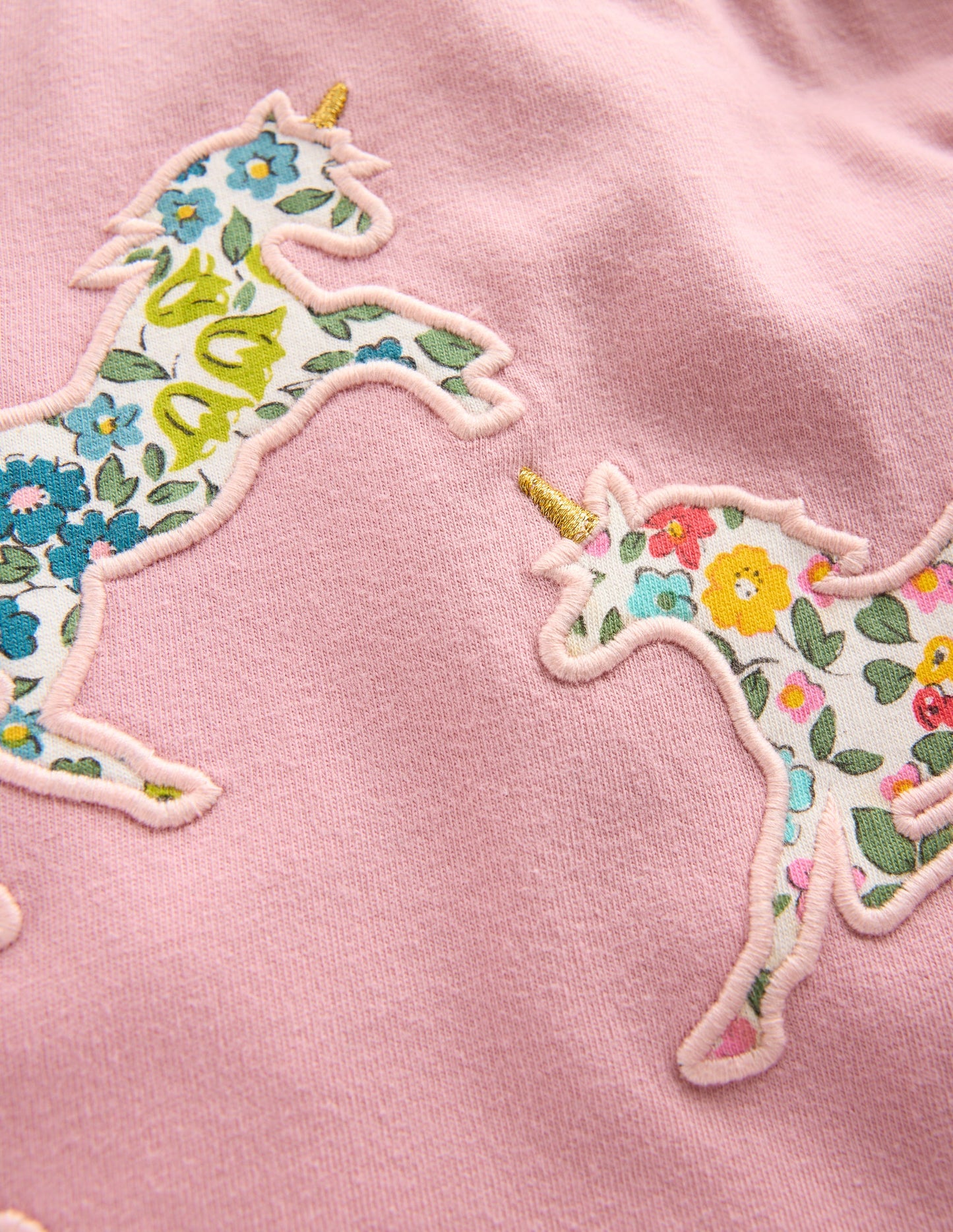 Oberteil mit Rüschenausschnitt und Applikationen-Vintage-Pink, Einhorn