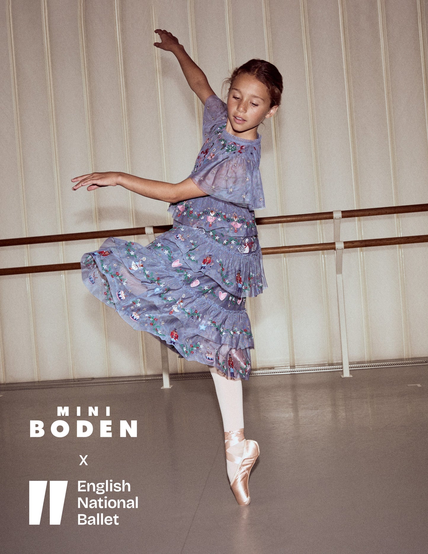 Robe brodée en tulle à volants-Broderie bleue Stormbolt