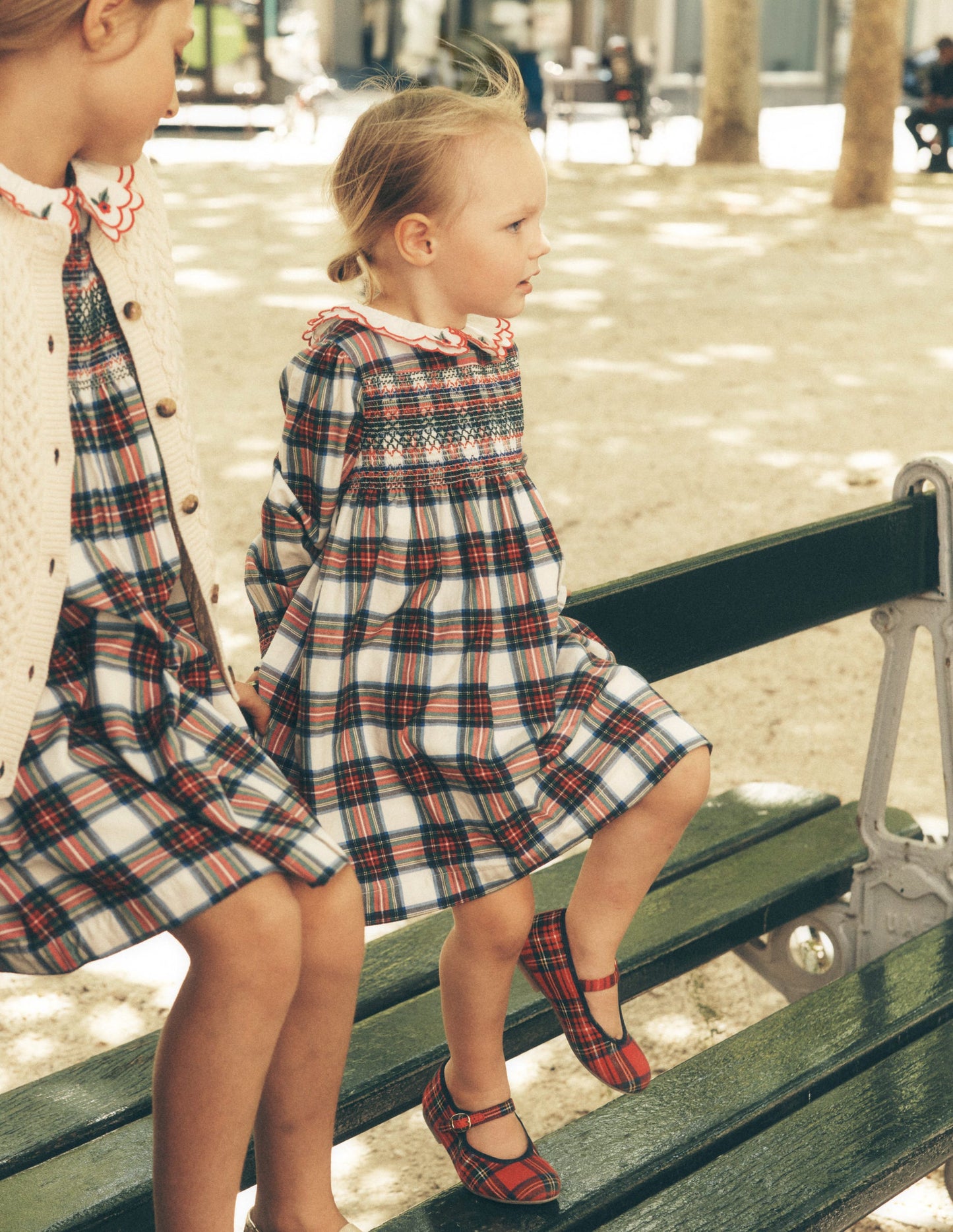Gemütliches, gesmoktes Kleid mit Kragen-Naturweiß Kariert