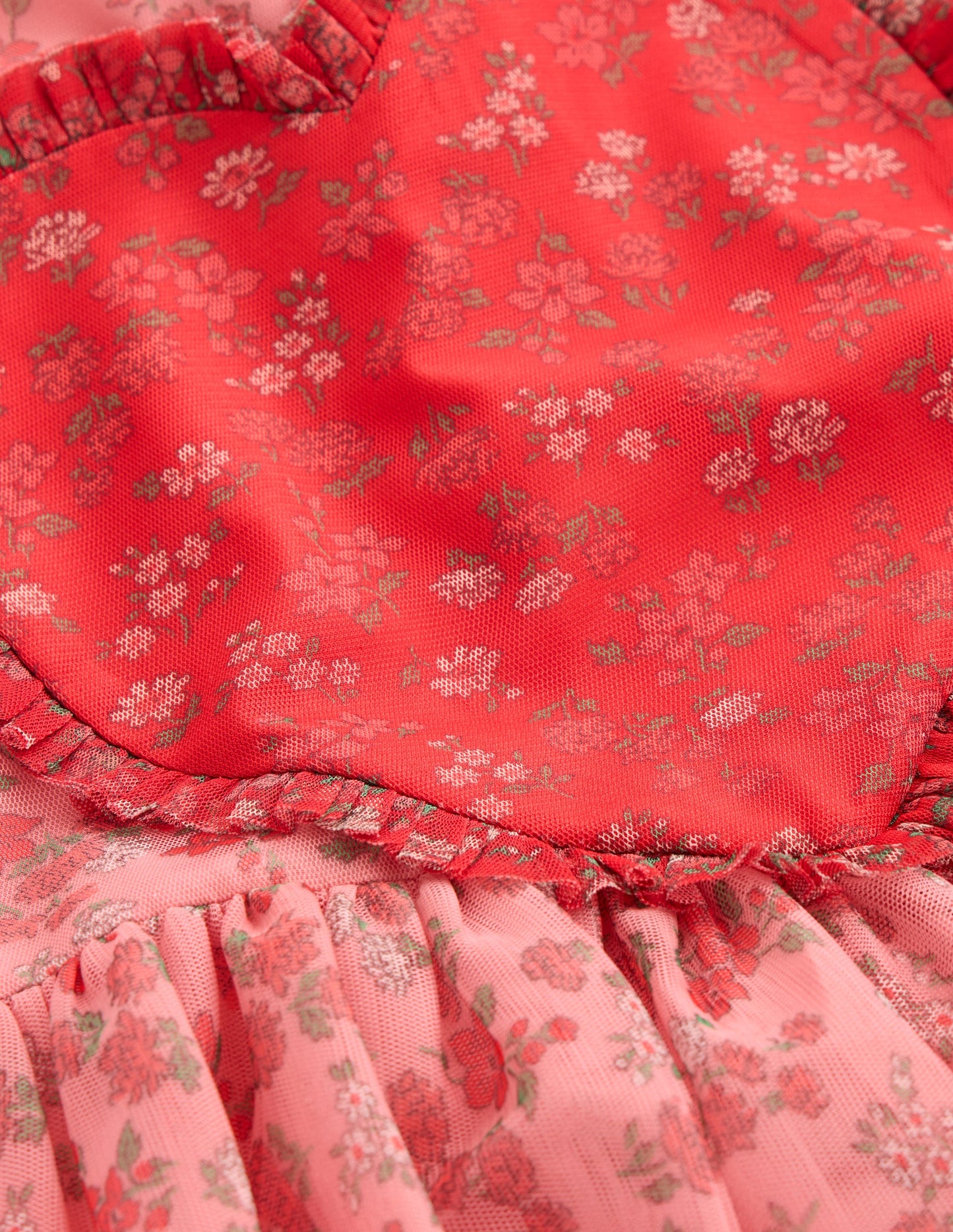 Tüllkleid mit Herz-Lachsrosa Wiese Blumenmuster