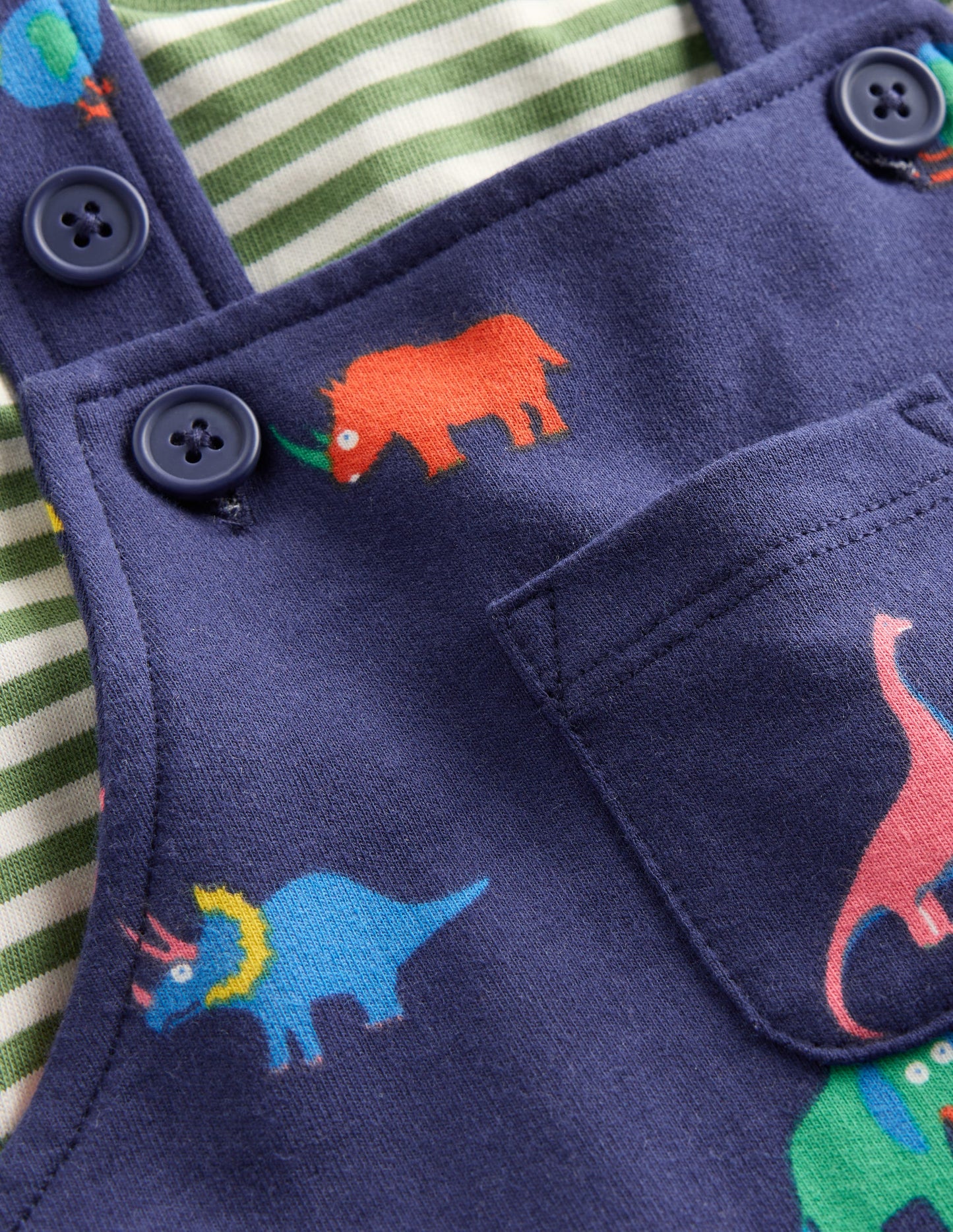 Bedrucktes Jersey-Oberteil und Latzhose im Set-Bunt Prähistorische Tiere