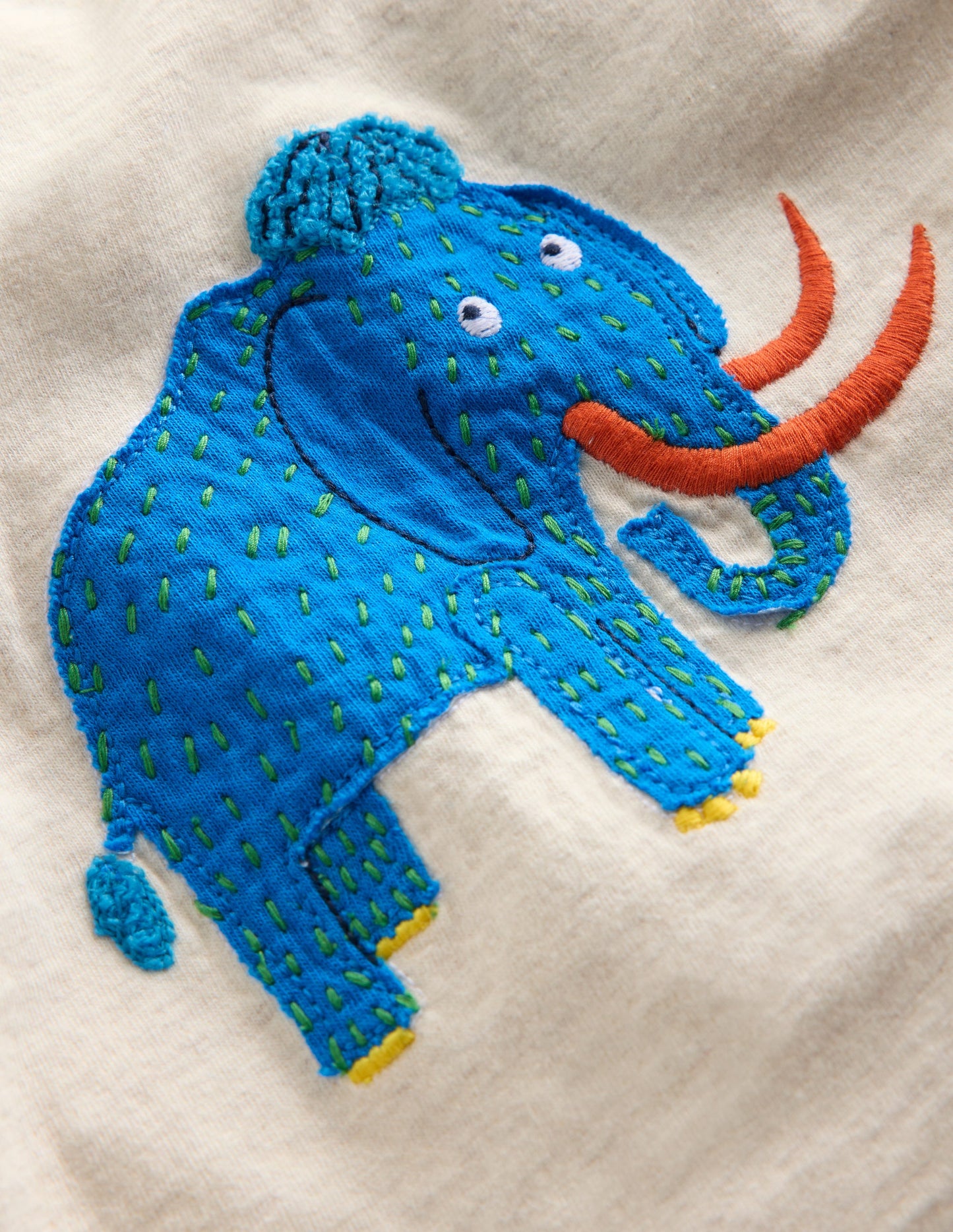 Langärmliges T-Shirt mit Applikation-Haferbeige Mammut