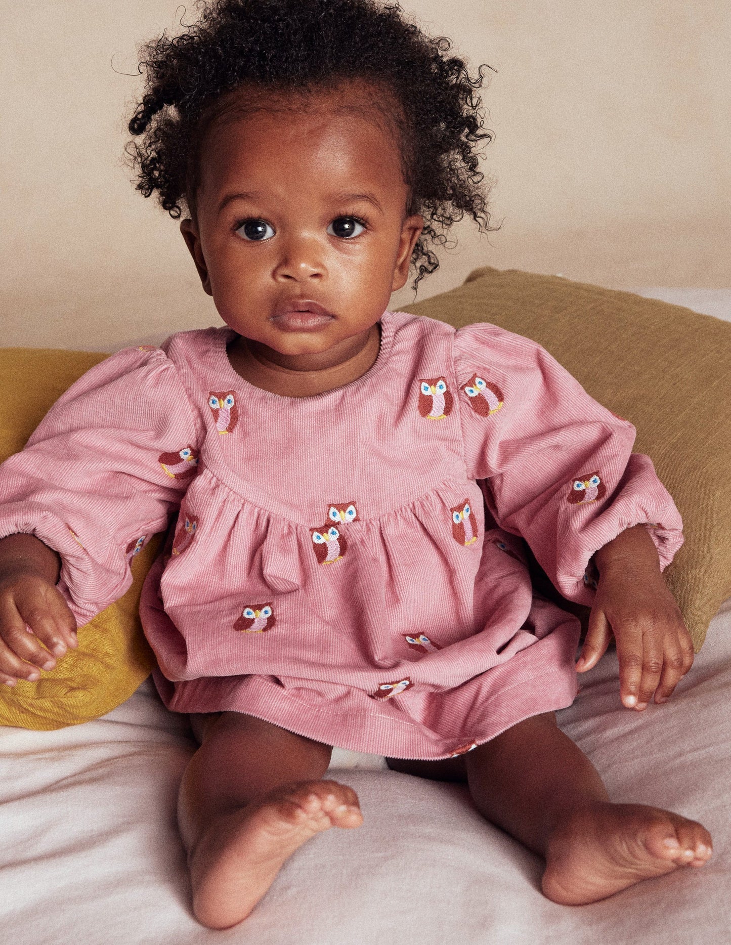 Gewebtes Kleid mit Passe-Rosa Eulenstickereien