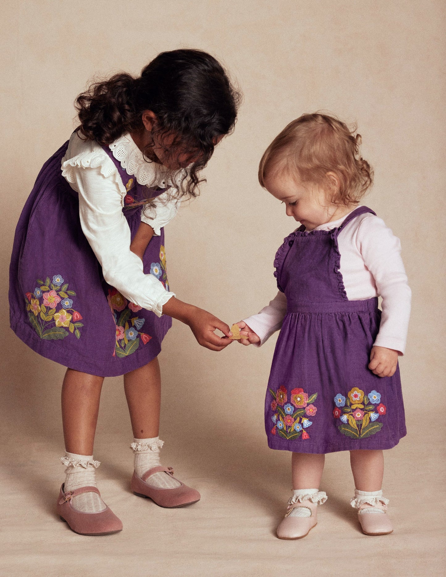 Besticktes Schürzenkleid-Set-Mystisches Violett