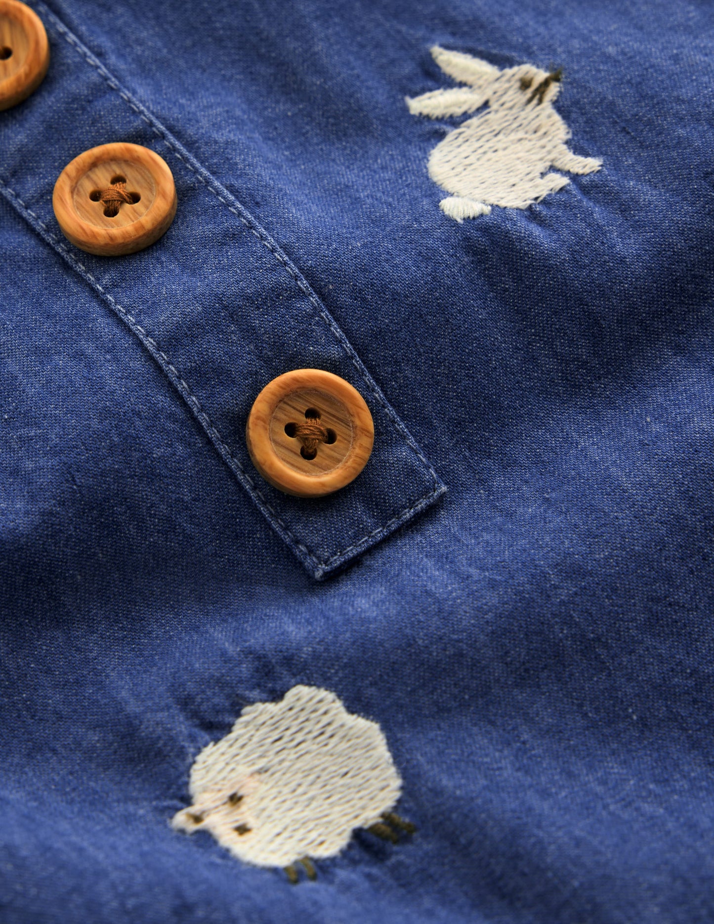 Ensemble avec salopette brodée-Broderie de Pâques en denim