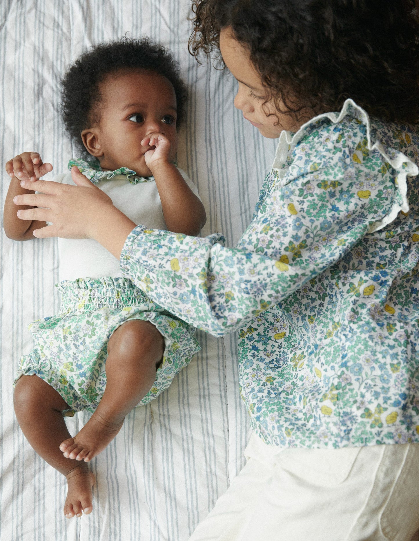 Ensemble rétro-Motif floral poussin multi