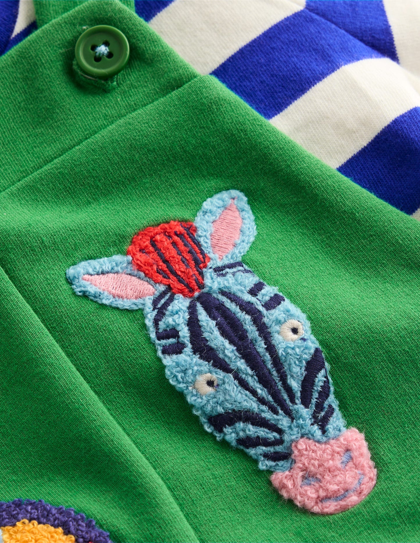 Latzhosen-Set aus Bouclé-Jersey-Grün Dschungeltiere