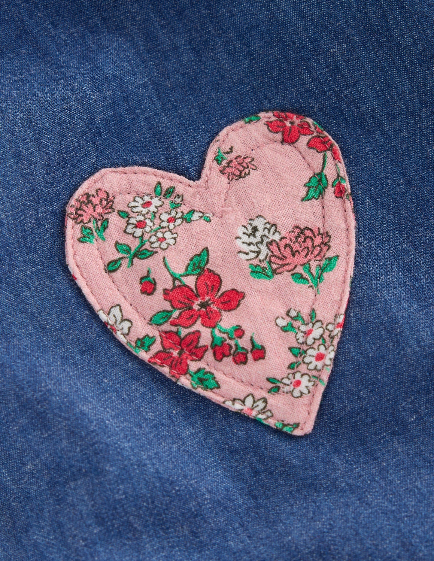 Chambray-Strampler-Chambray Herzen mit Blumenmuster