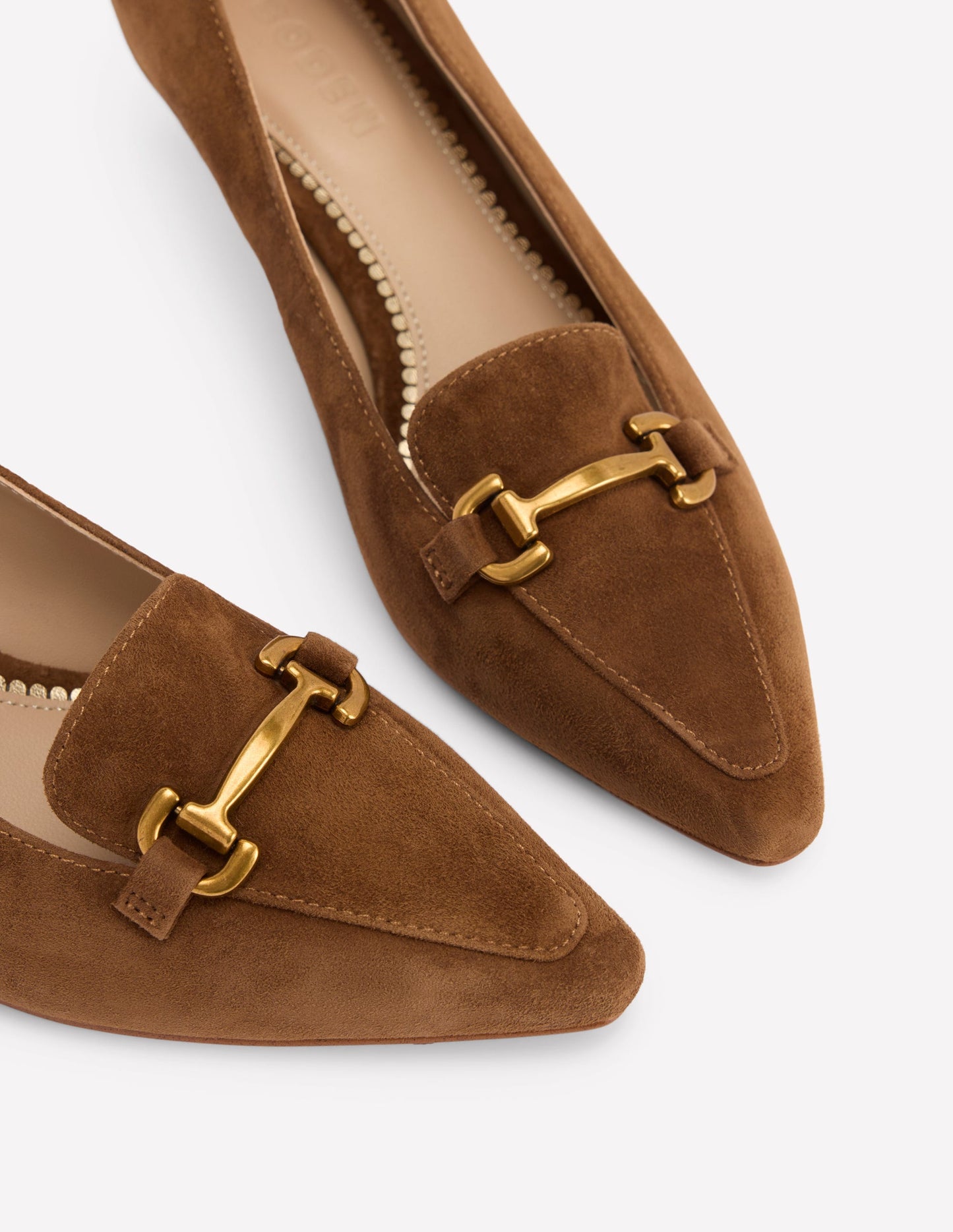 Iris Spitze Loafer mit Absatz und Trensendetail-Raue Umbra