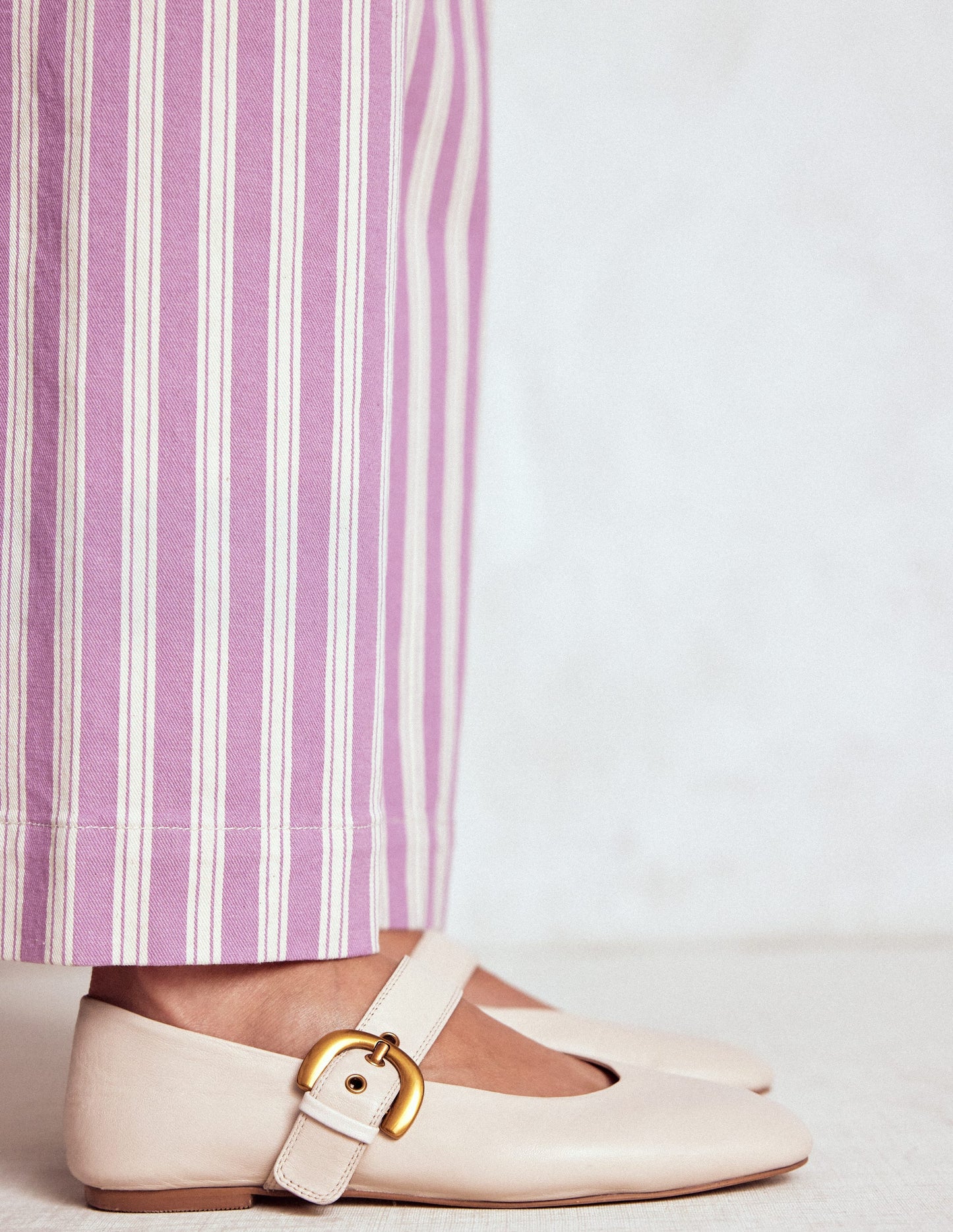 Kylie Flache Mary Janes mit Schnalle-Beige