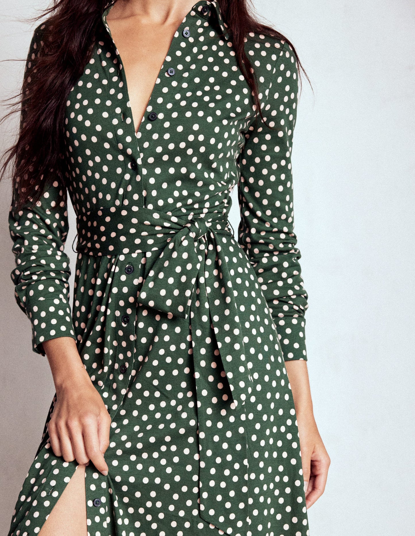 Marcia Jersey-Hemdblusenkleid-Jägergrün, Gemalte Tupfen