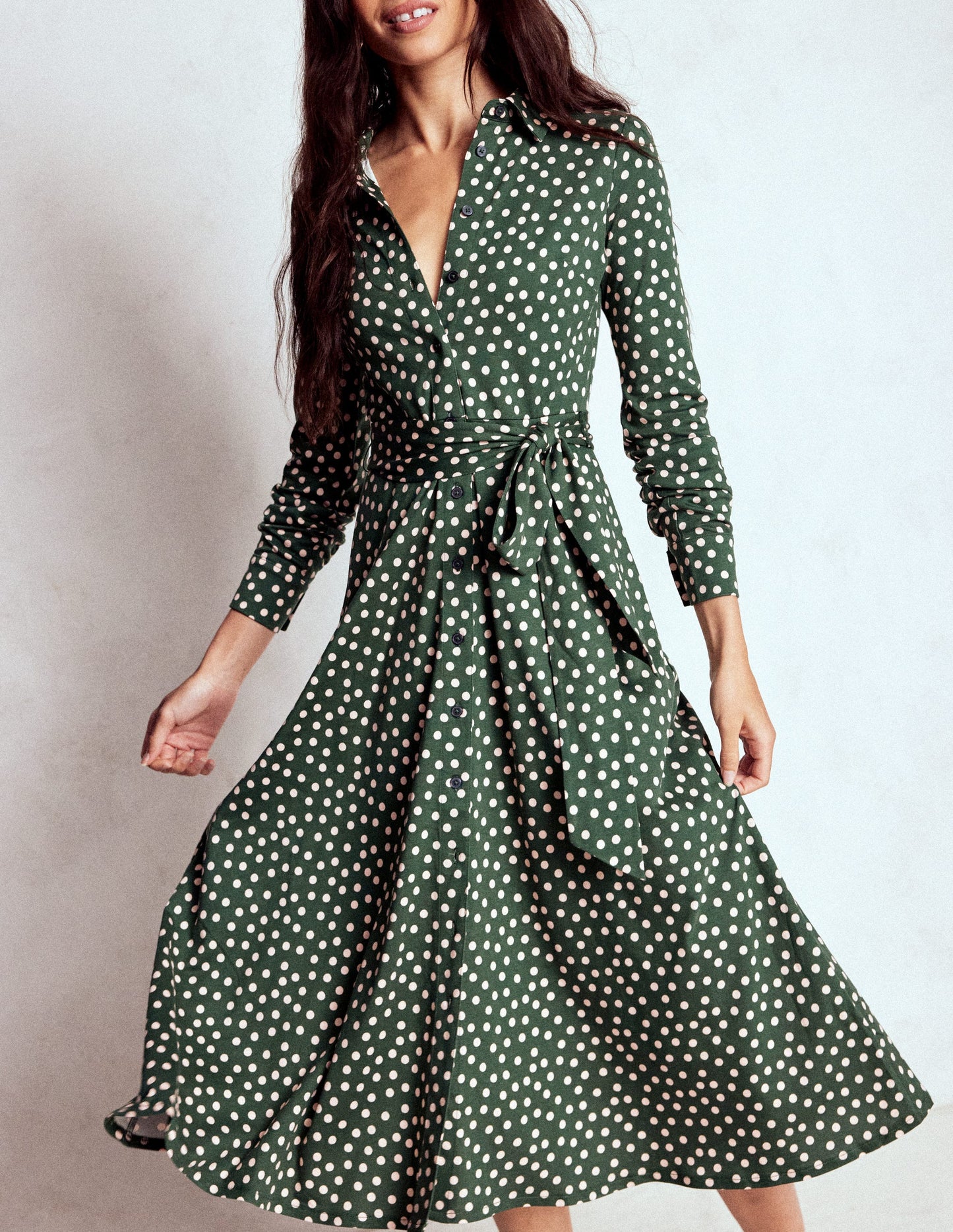 Marcia Jersey-Hemdblusenkleid-Jägergrün, Gemalte Tupfen