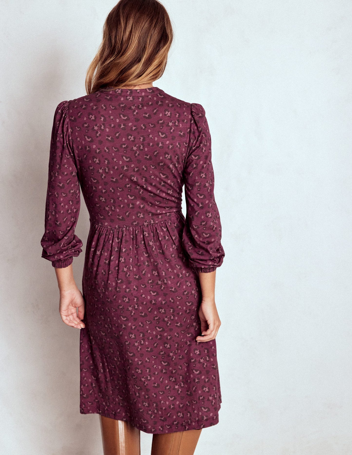 Naomi Lockeres Jerseykleid-Pflaume, Leopard Punkte