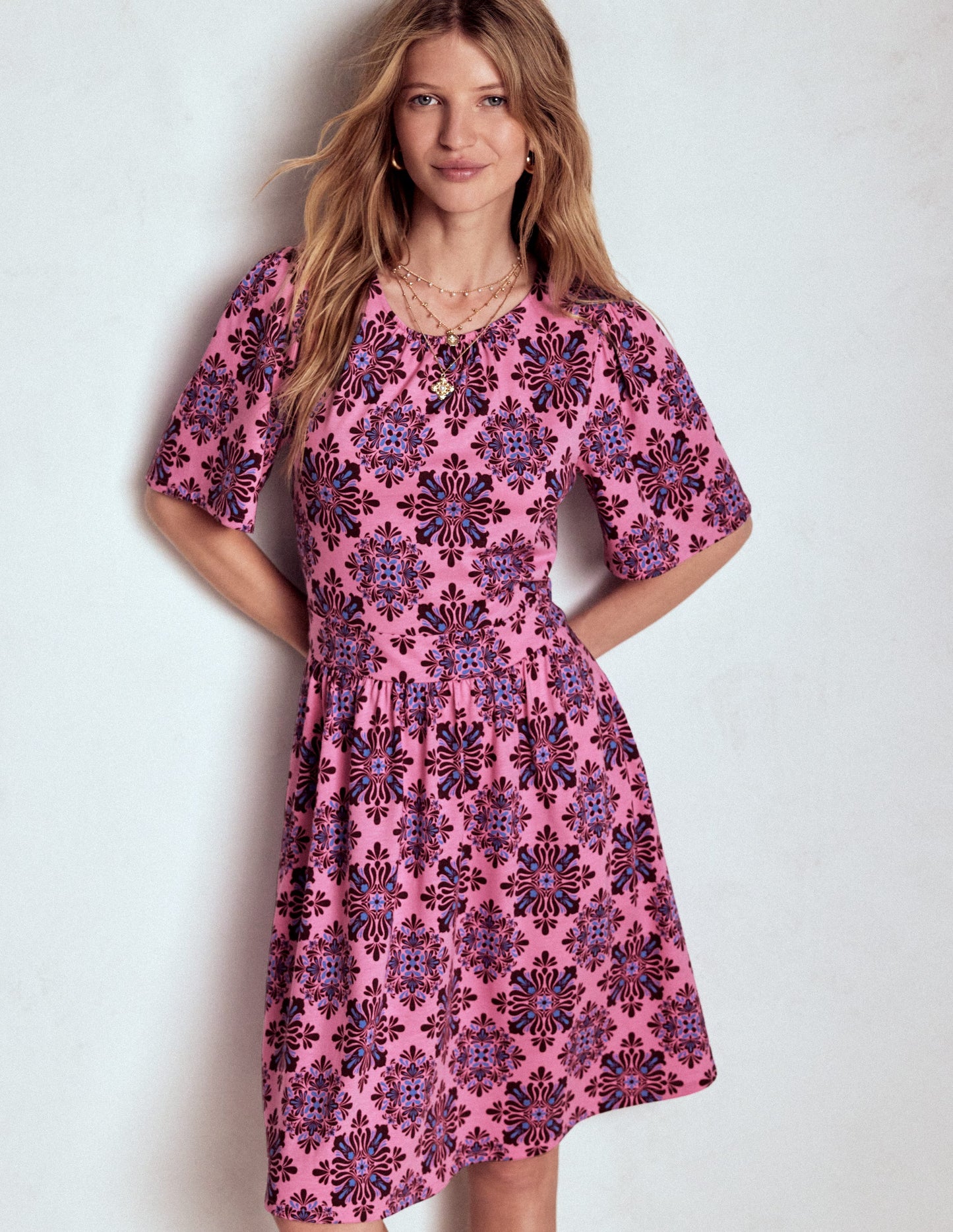Robe courte Louisa en jersey-Limonade rose, motif Bloom Mosaic