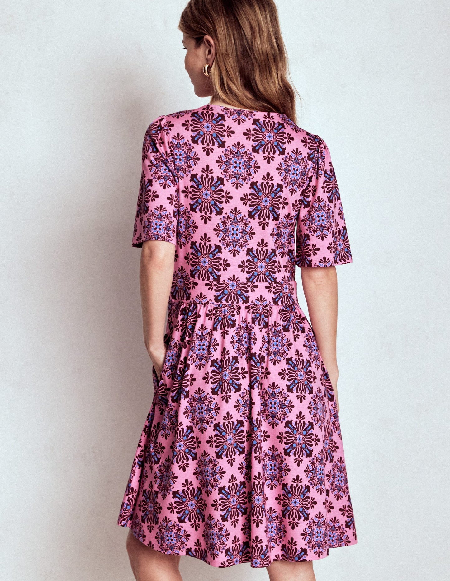 Robe courte Louisa en jersey-Limonade rose, motif Bloom Mosaic