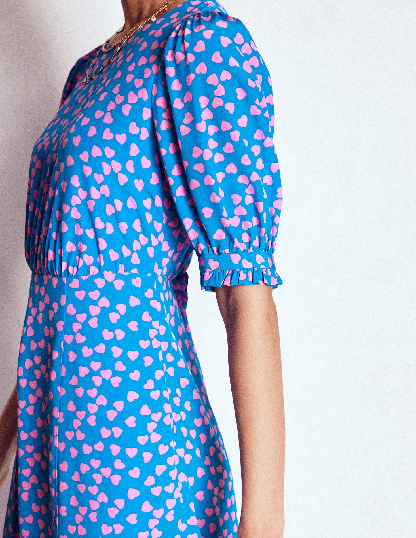 Blanca Midi-Teekleid-Eisvogelblau, Herzkaskade