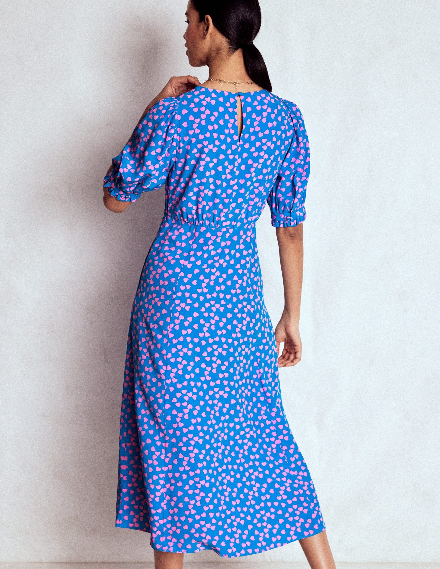 Blanca Midi-Teekleid-Eisvogelblau, Herzkaskade