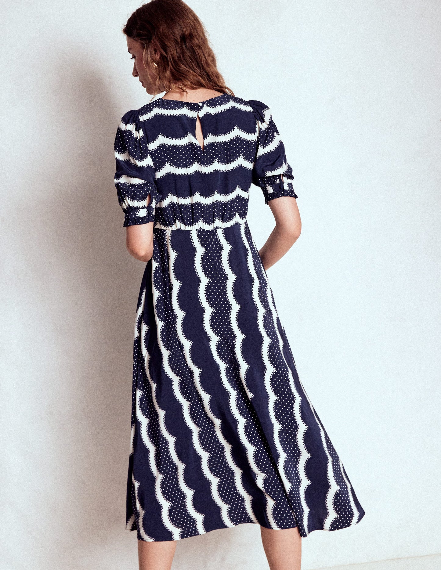 Robe midi style 40s Blanca-Bleu marine foncé, motif Dainty Scallop