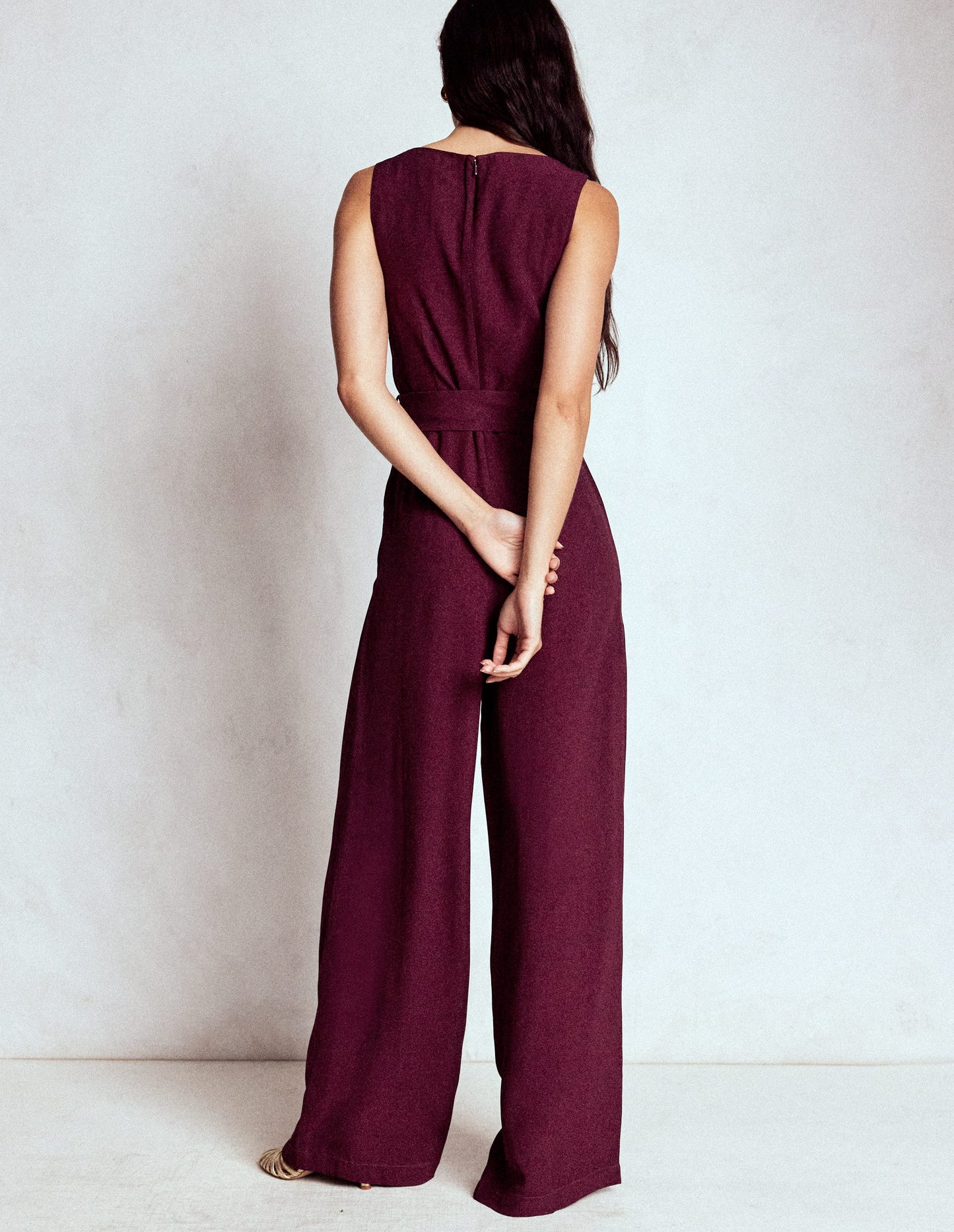 Gwen Jumpsuit mit U-Boot-Ausschnitt-Dunkle Kirsche