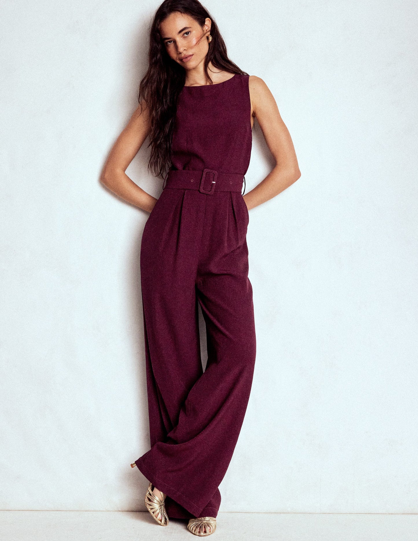 Gwen Jumpsuit mit U-Boot-Ausschnitt-Dunkle Kirsche