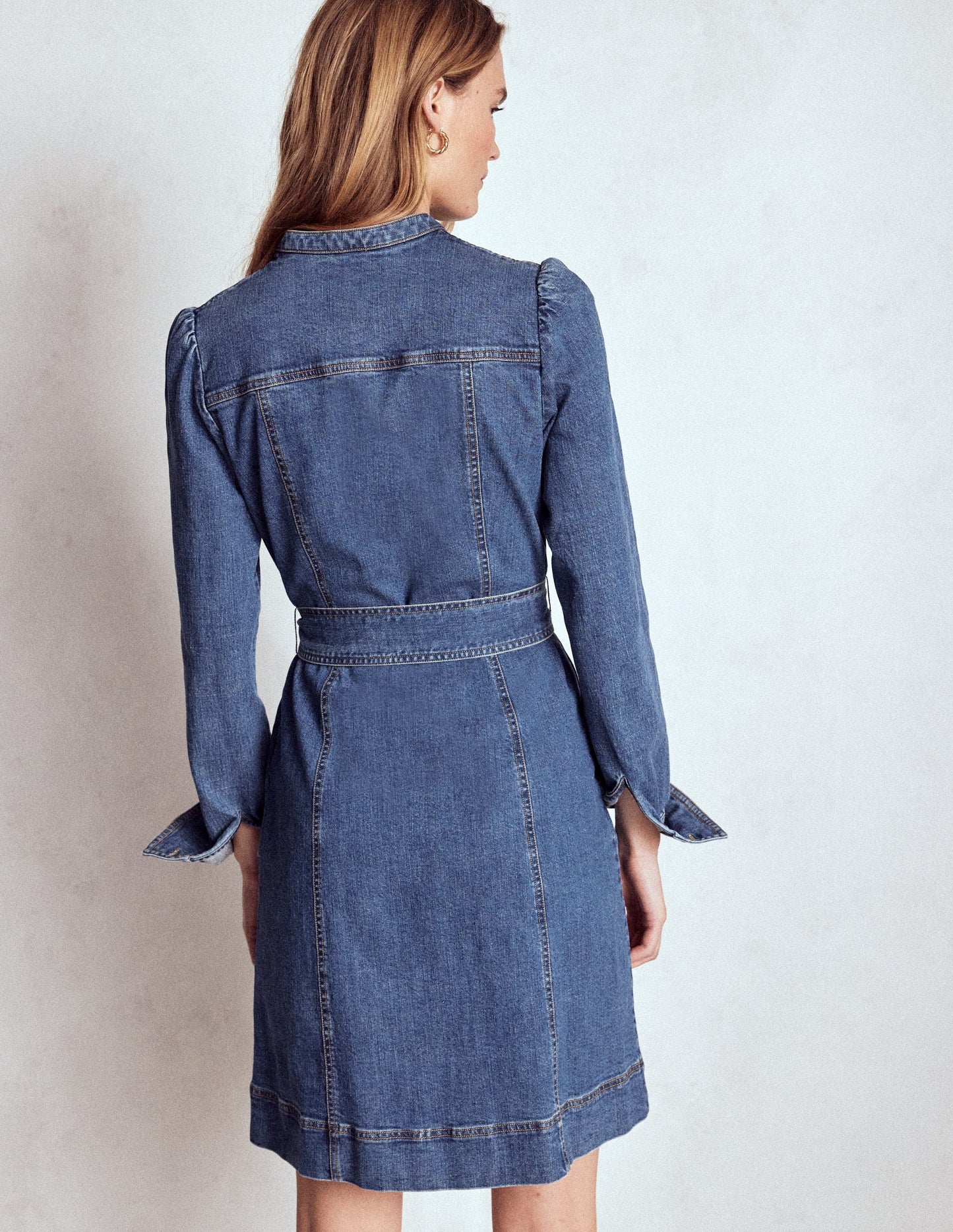 Bre Kurzes Jeanskleid-Mittlere Mischung Denim