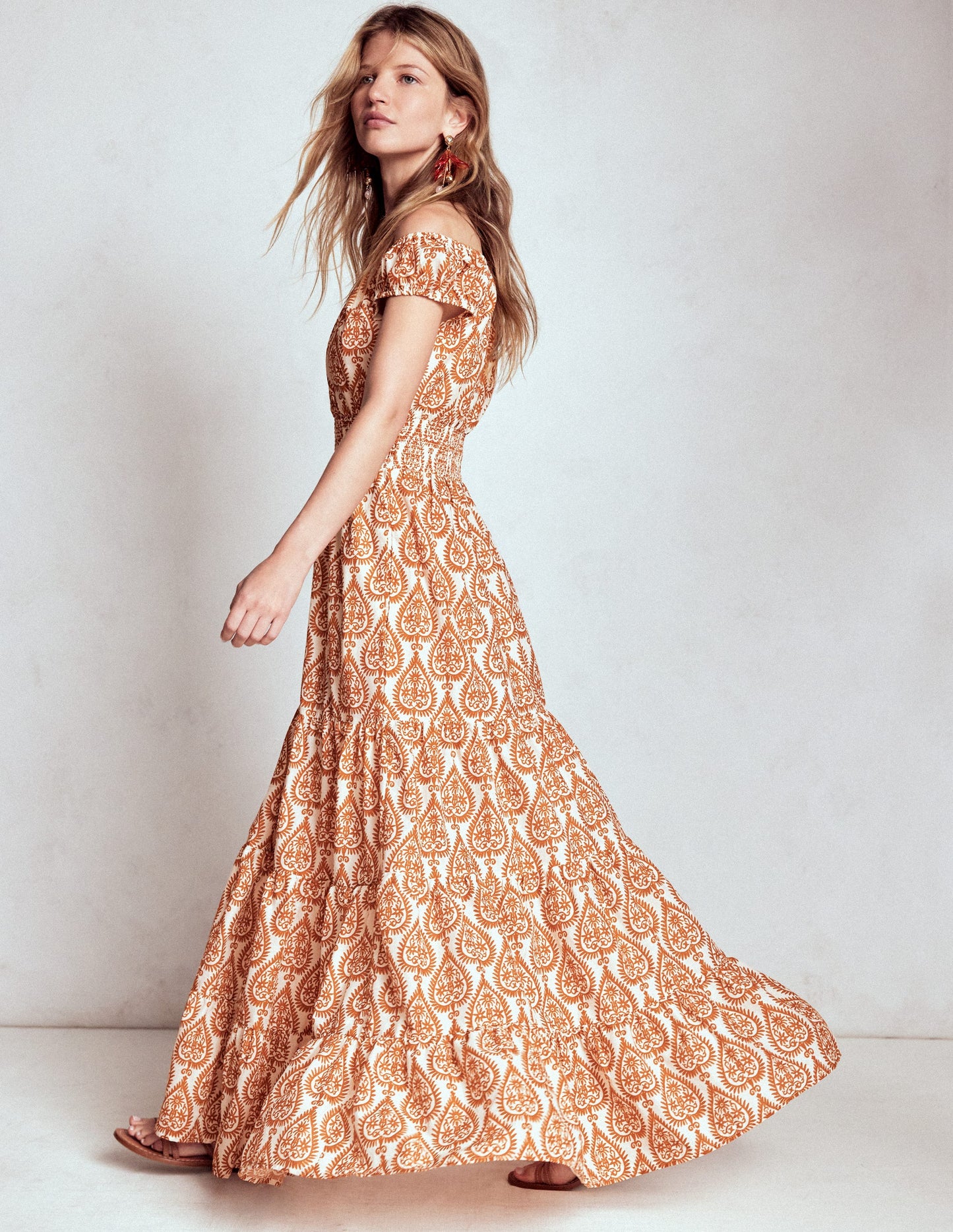 Robe volantée à col U en coton-Cognac, motif Ornate Geo