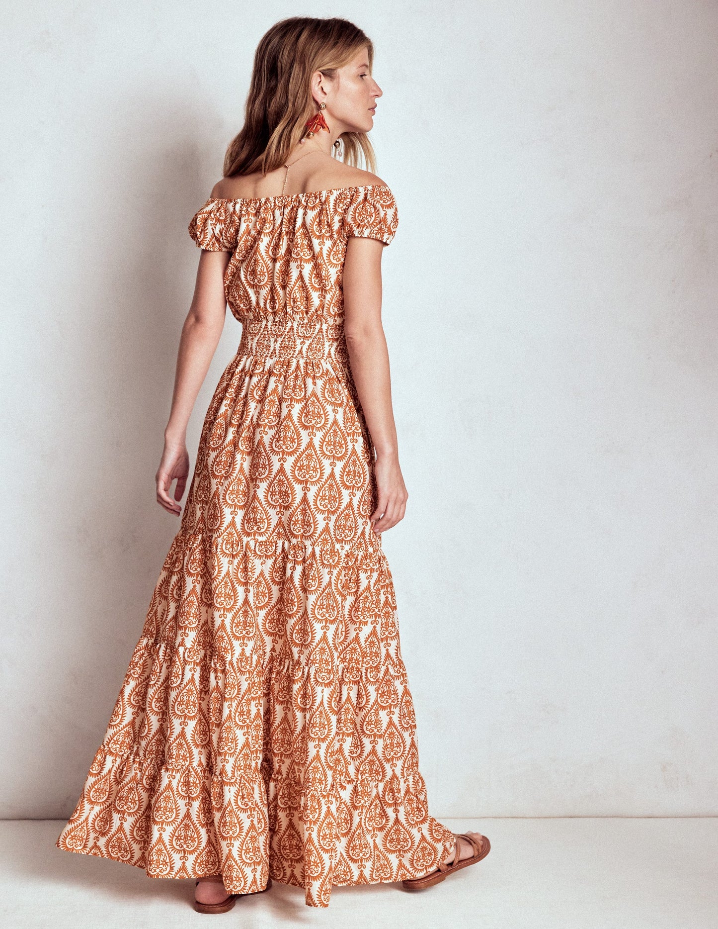 Robe volantée à col U en coton-Cognac, motif Ornate Geo