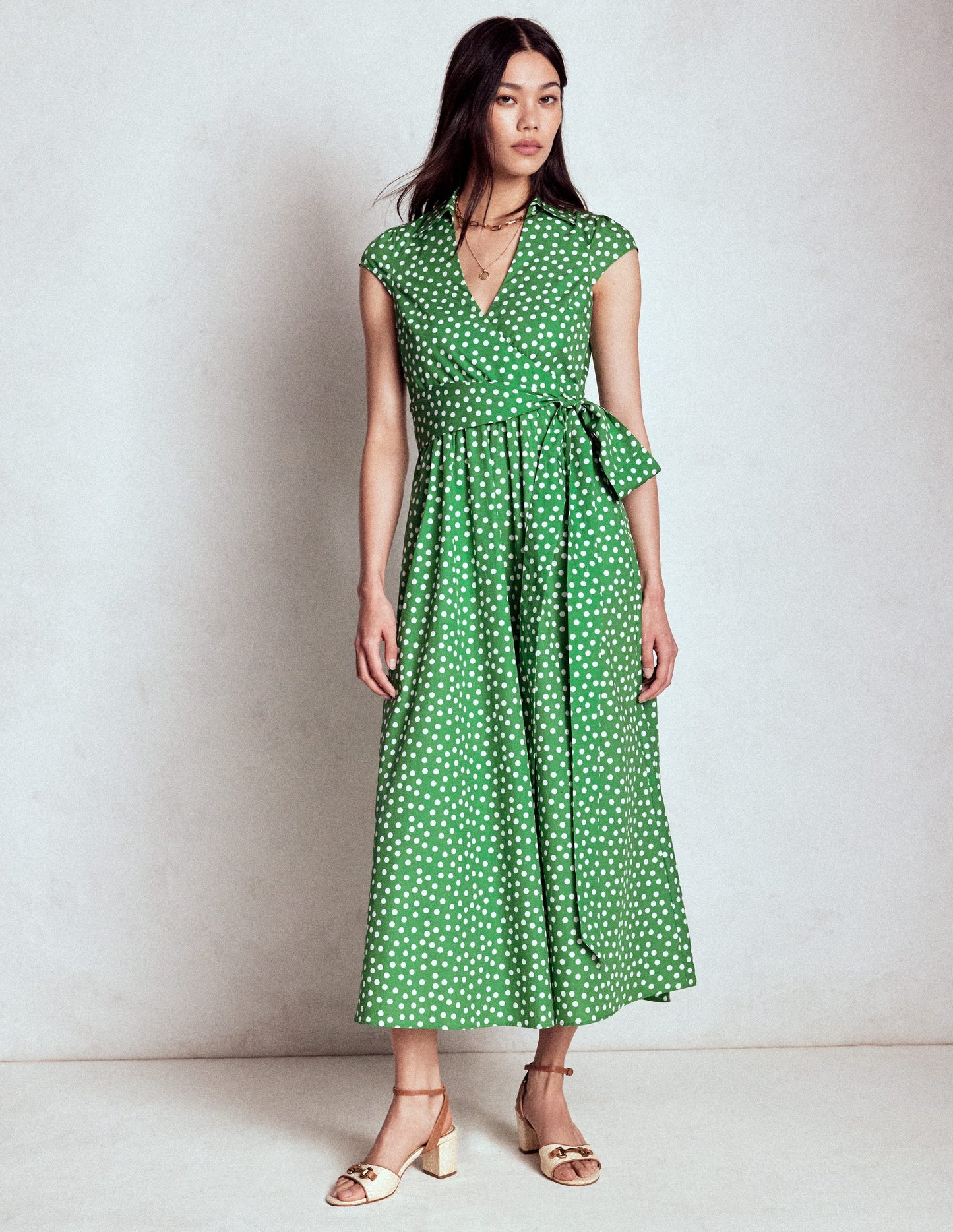Julia Midi-Wickelkleid aus Baumwolle-Hochlandgrün, Gemalte Tupfen