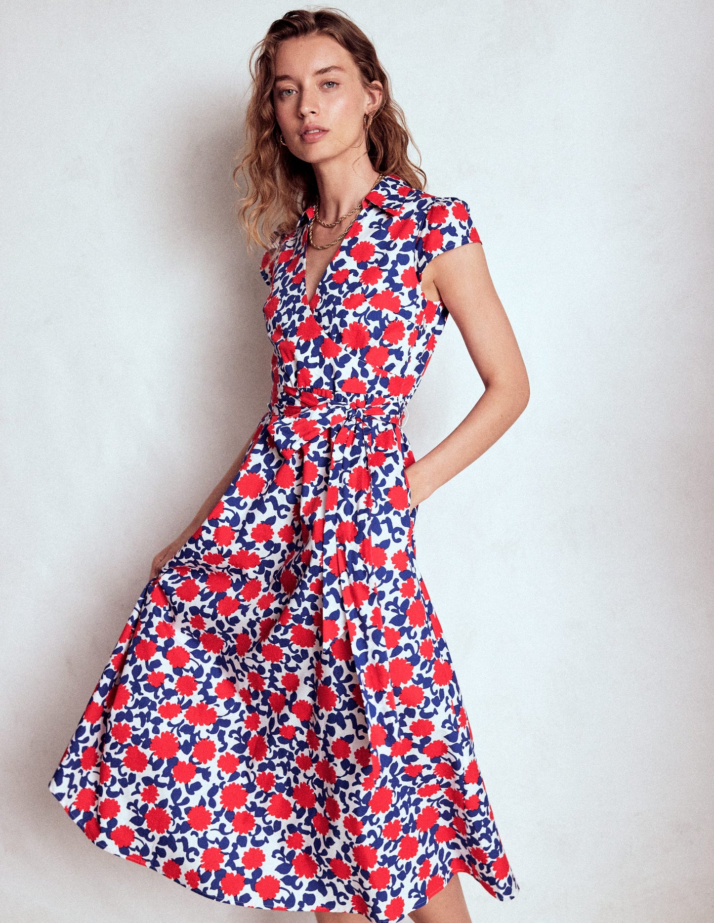 Julia Midi-Wickelkleid aus Baumwolle-Mohnblumenrot, Blütenrebe