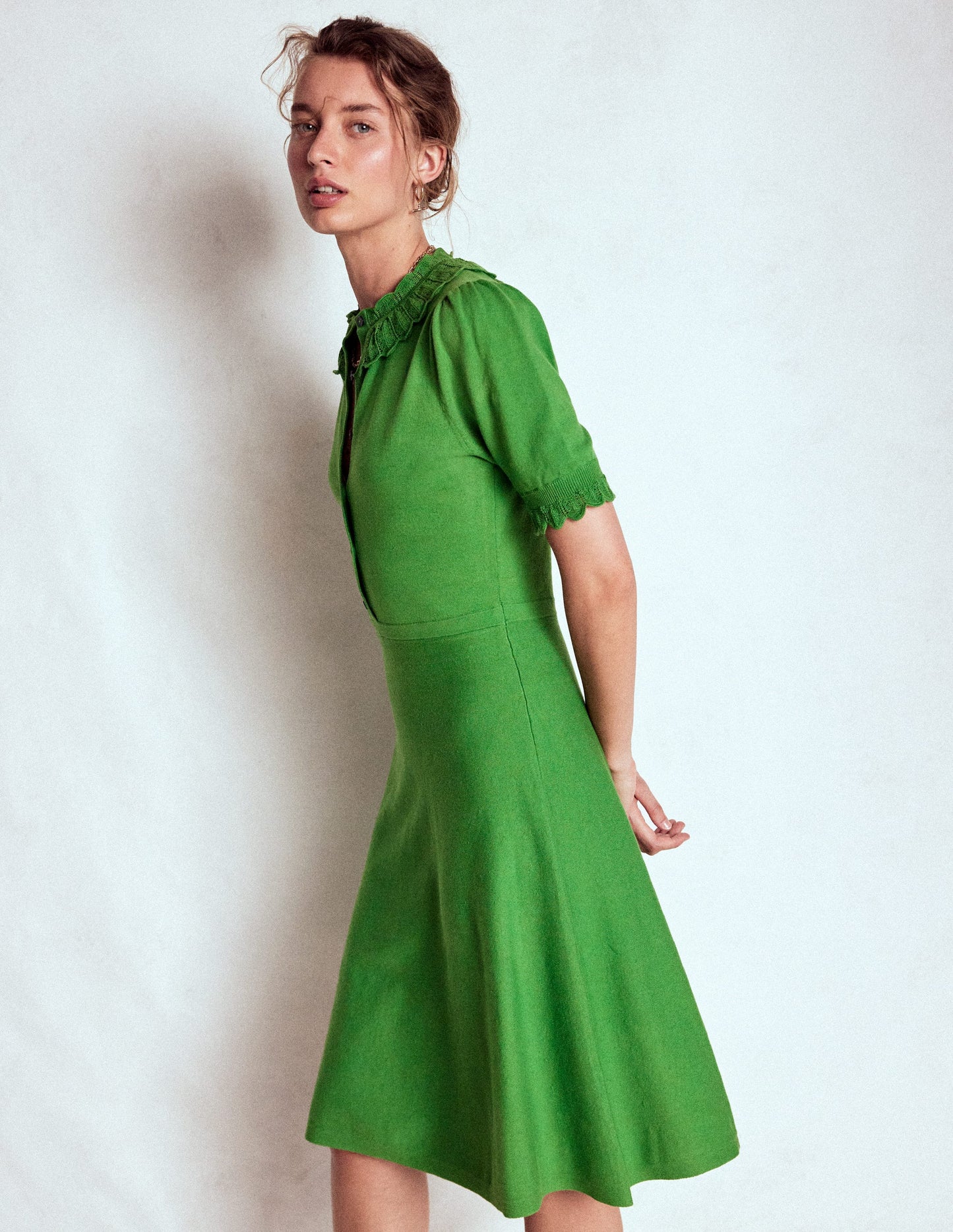 Melina Strickkleid mit Rüschen-Paradiesgrün
