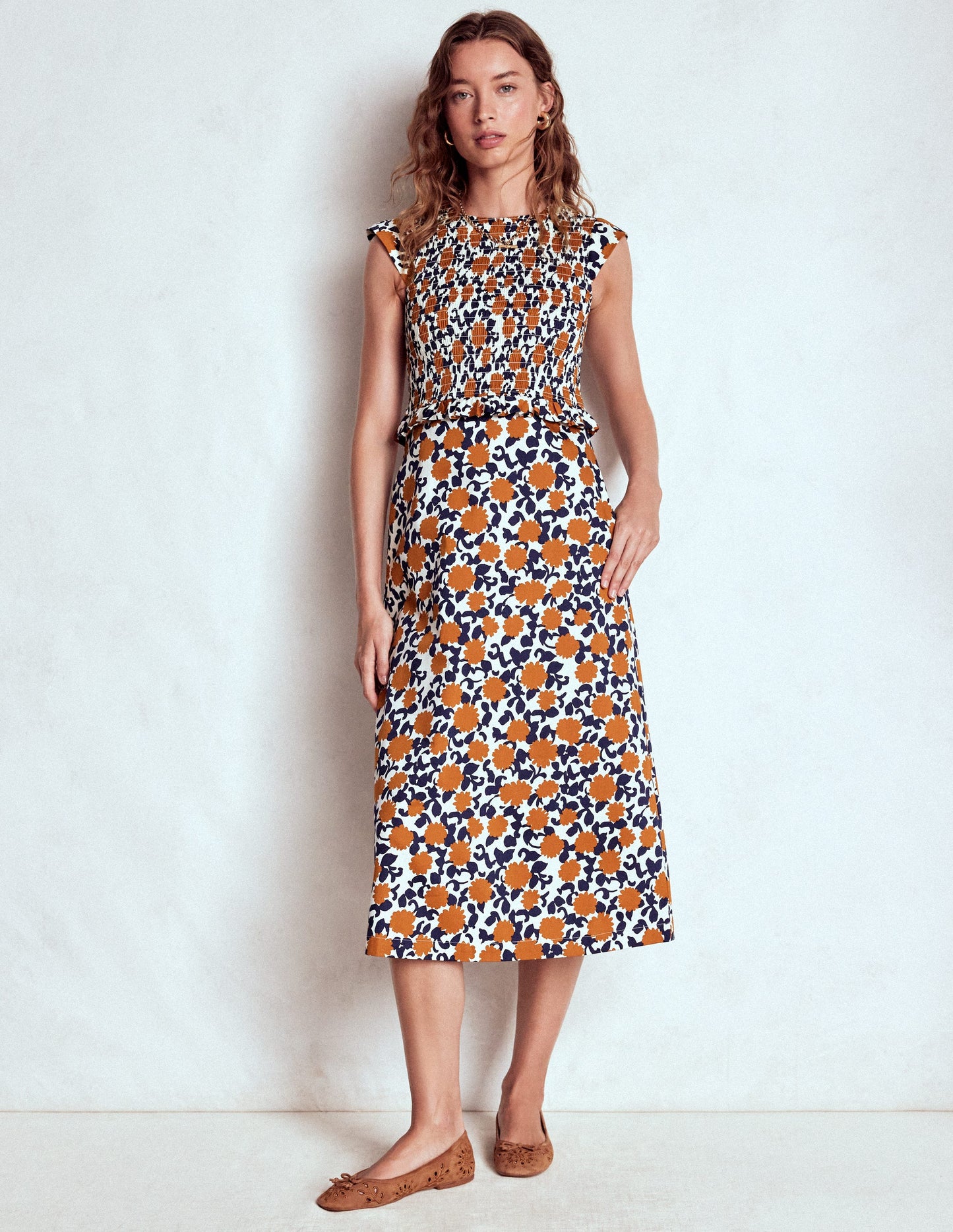 Carolina Gesmoktes Midikleid-Cognac, Blütenrebe