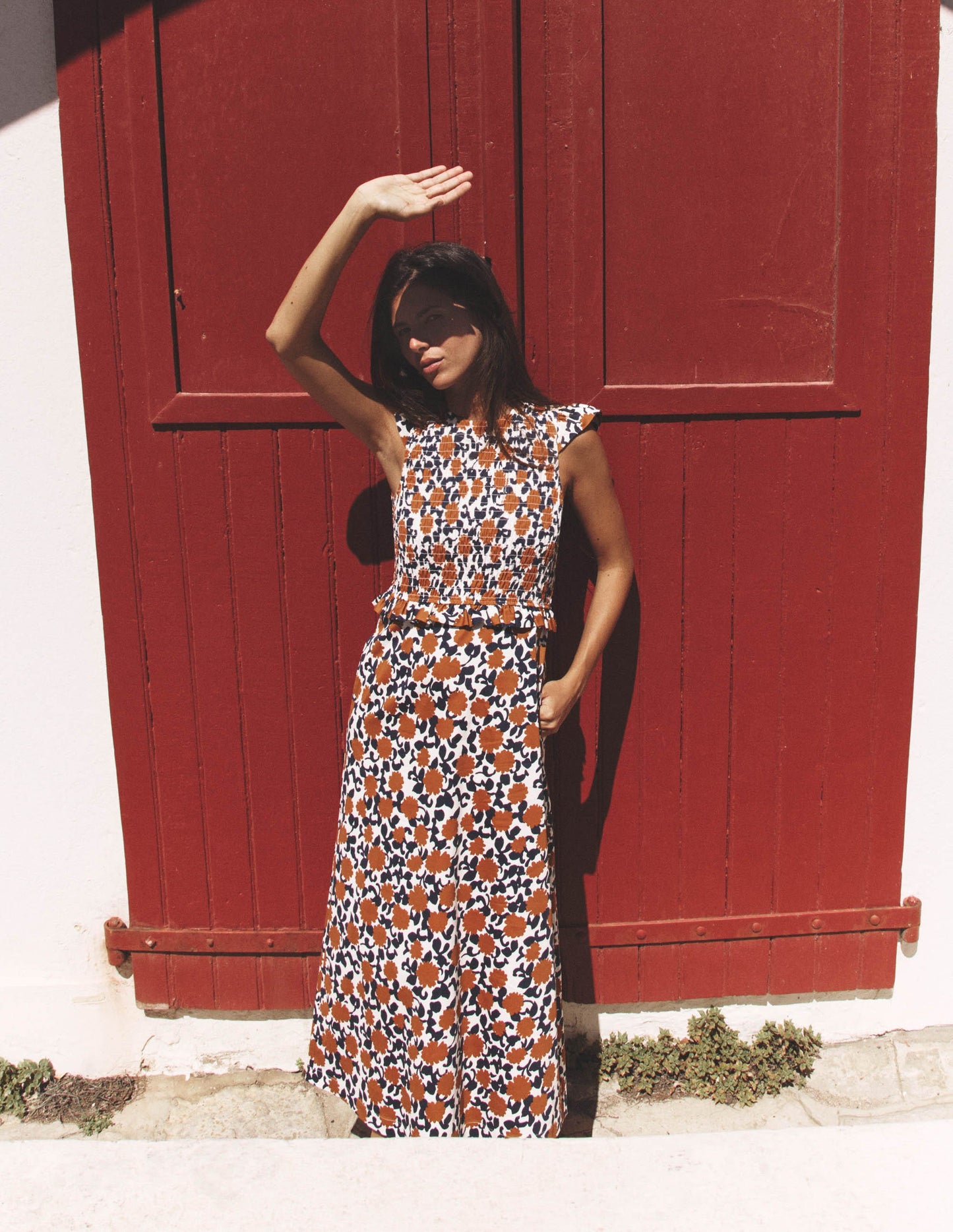 Carolina Gesmoktes Midikleid-Cognac, Blütenrebe