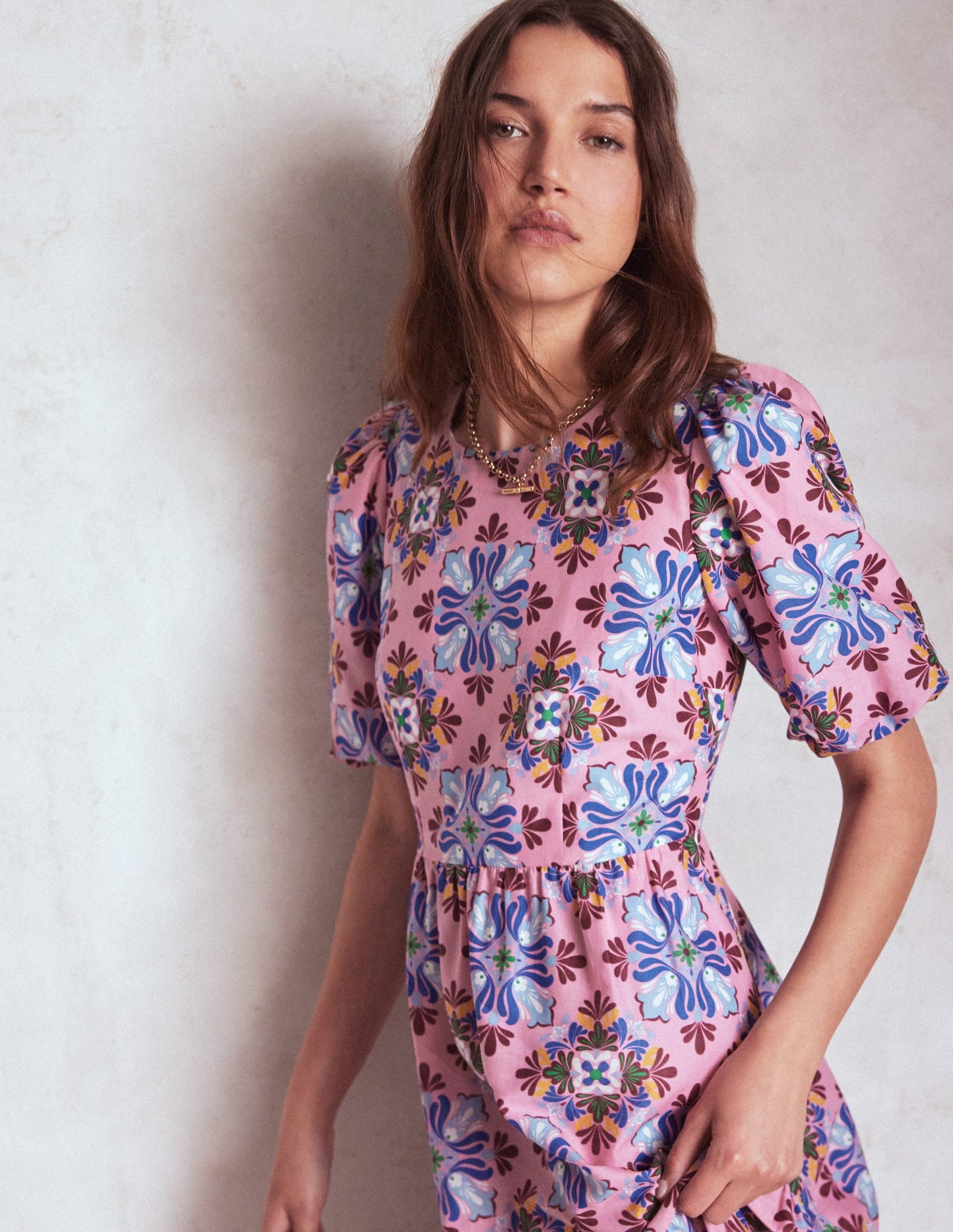 Gestuftes Popeline-Kleid-Kirschblütenrosa, Blütenmosaik