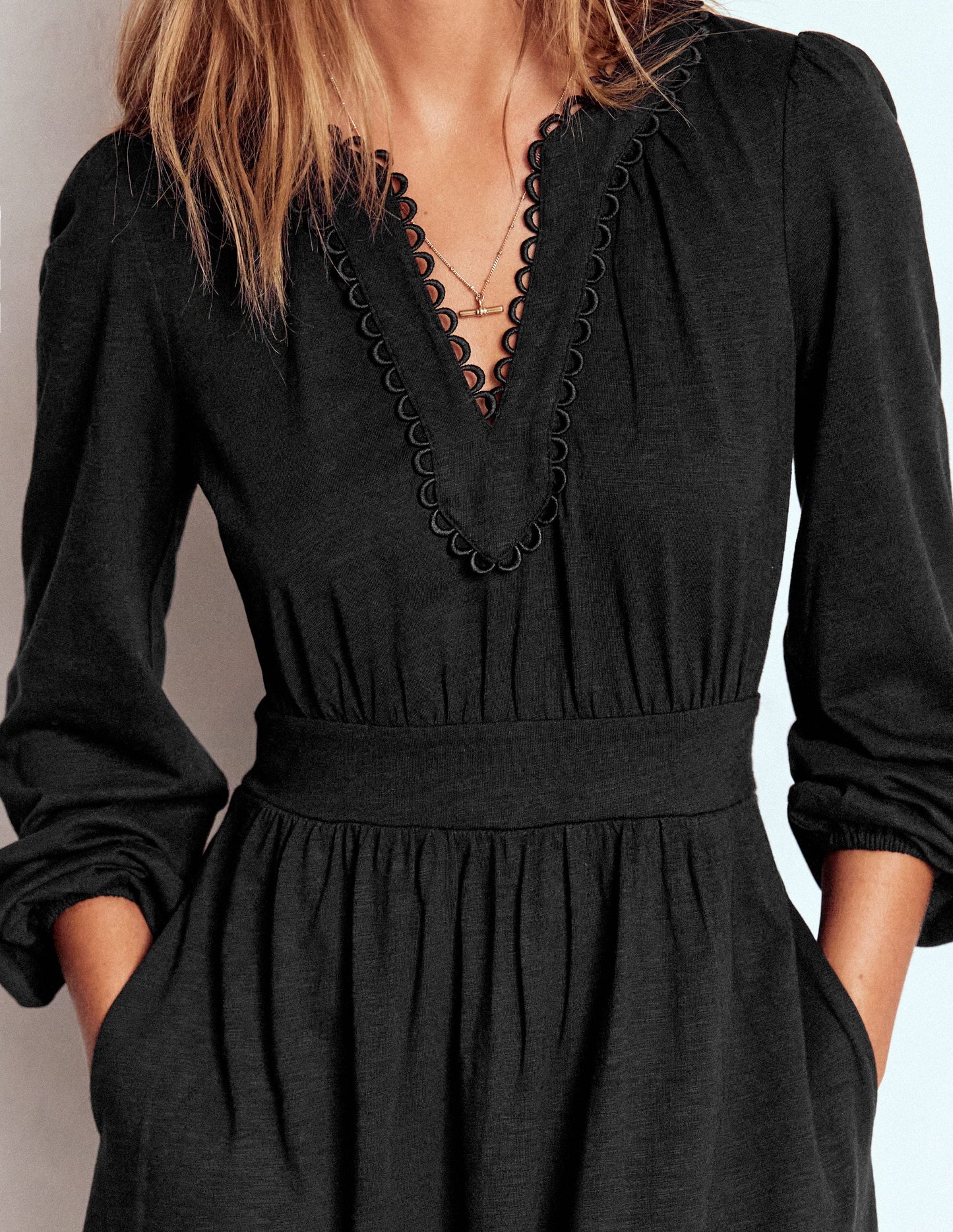Robe midi Maddie à détails en picot-Noir