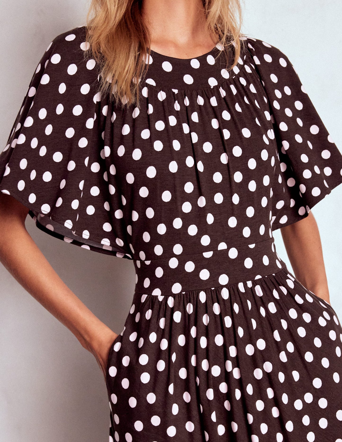 Maxikleid mit Passe-Braune Punkte