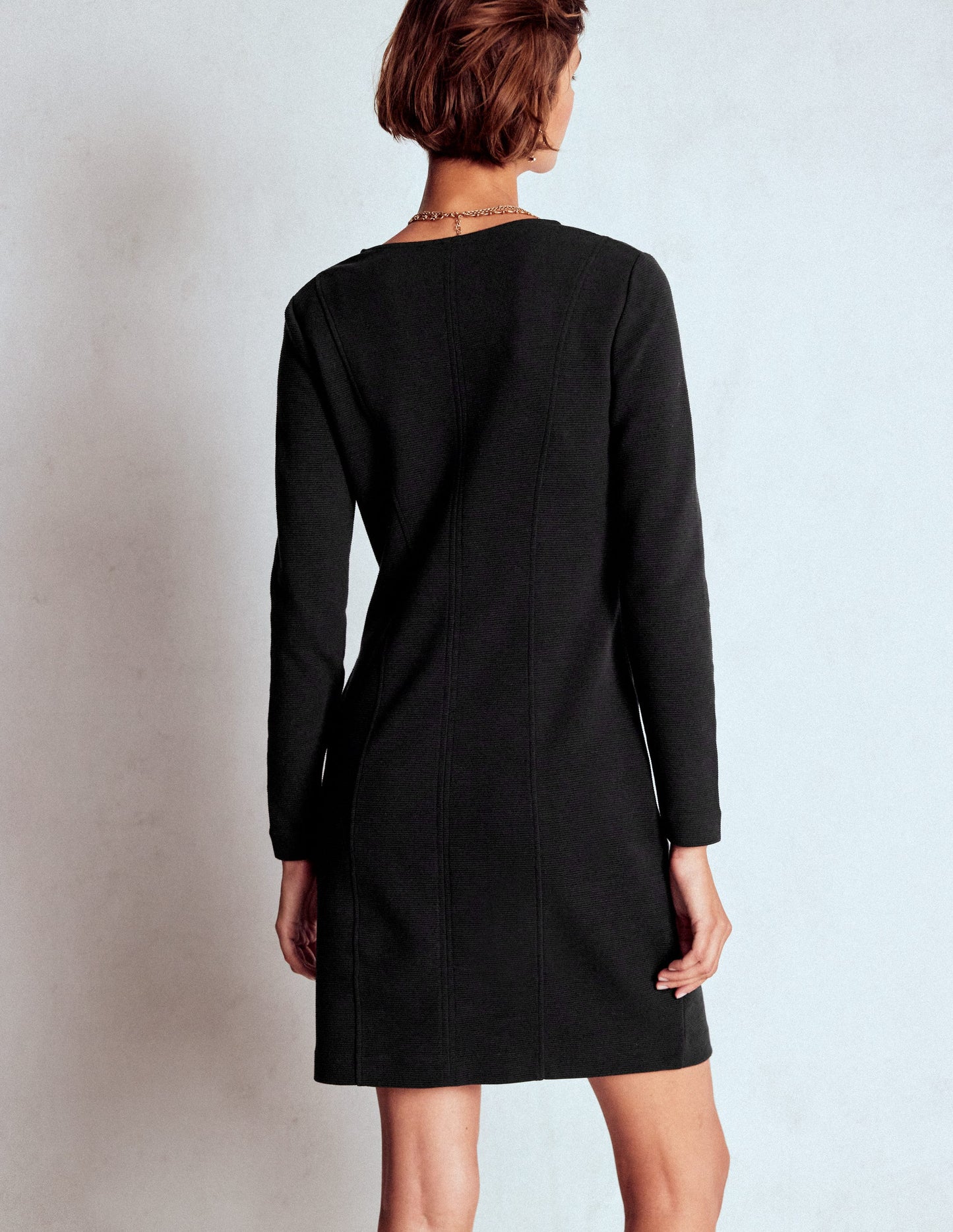 Ellen Ottoman-Kleid mit V-Ausschnitt-Schwarz