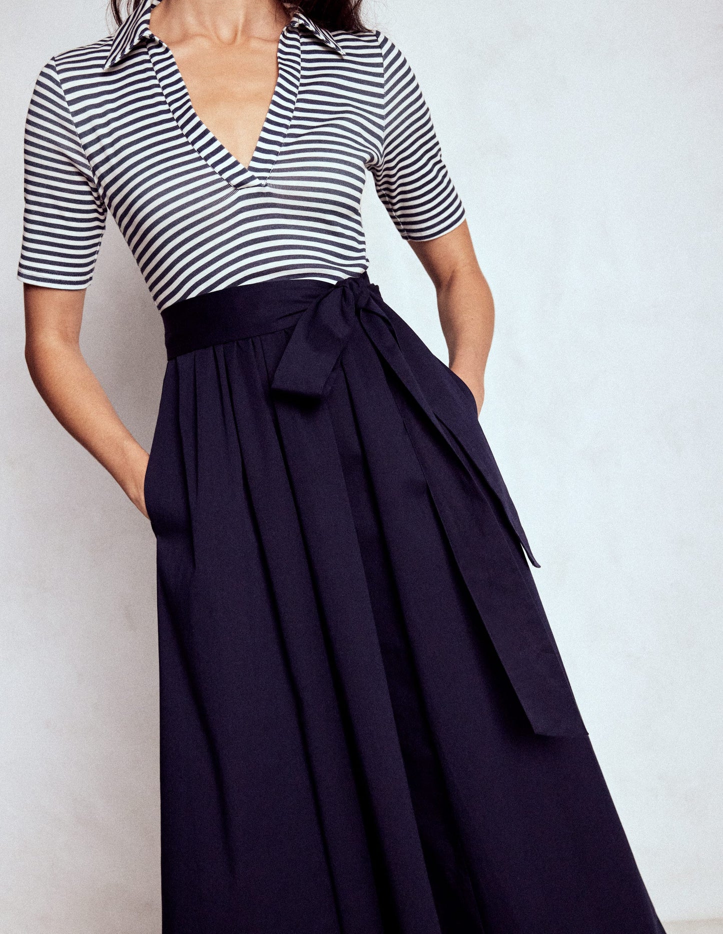 Midikleid aus Rippstick-Mix mit Kragen-Marineblau, Naturweiß Gestreift