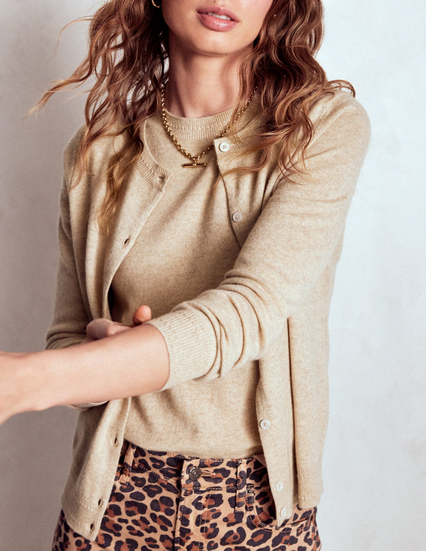 Eva Kaschmir-Strickjacke mit Rundhalsausschnitt-Graubraun Meliert