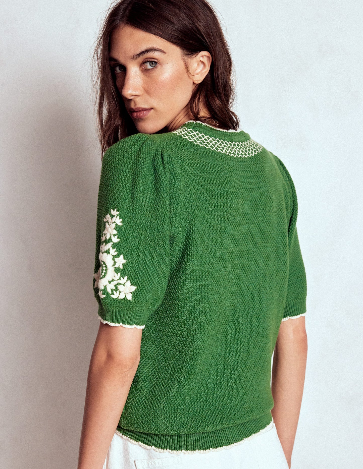 T-Shirt mit Puffärmeln und Stickerei-Paradiesgrün