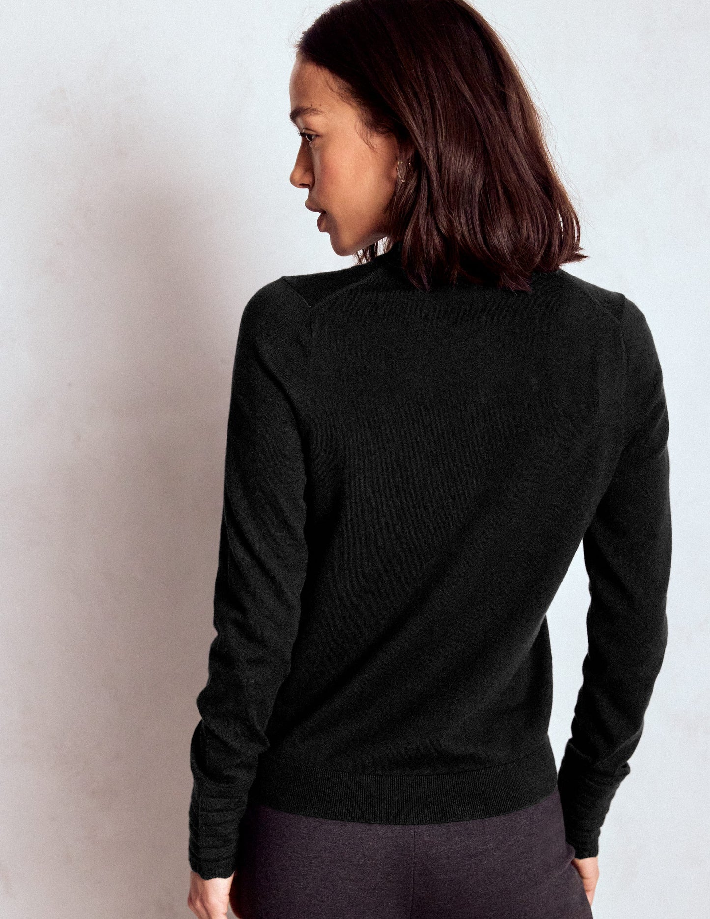 Angela Baumwollpullover mit Muschelsaum-Schwarz