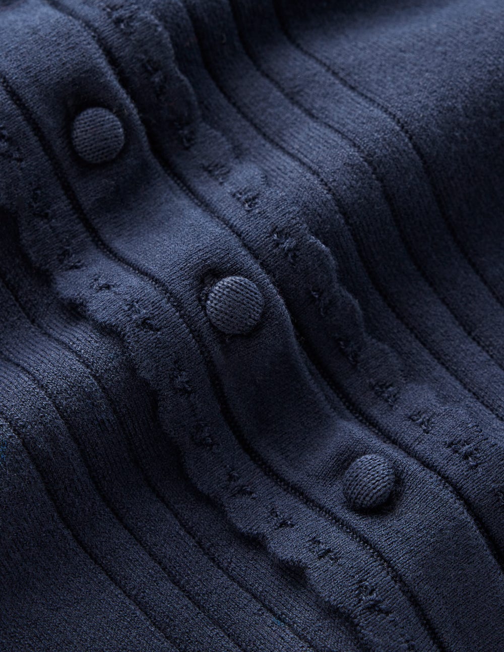 Angela Baumwollstrickjacke mit Muschelsaum-Marineblau