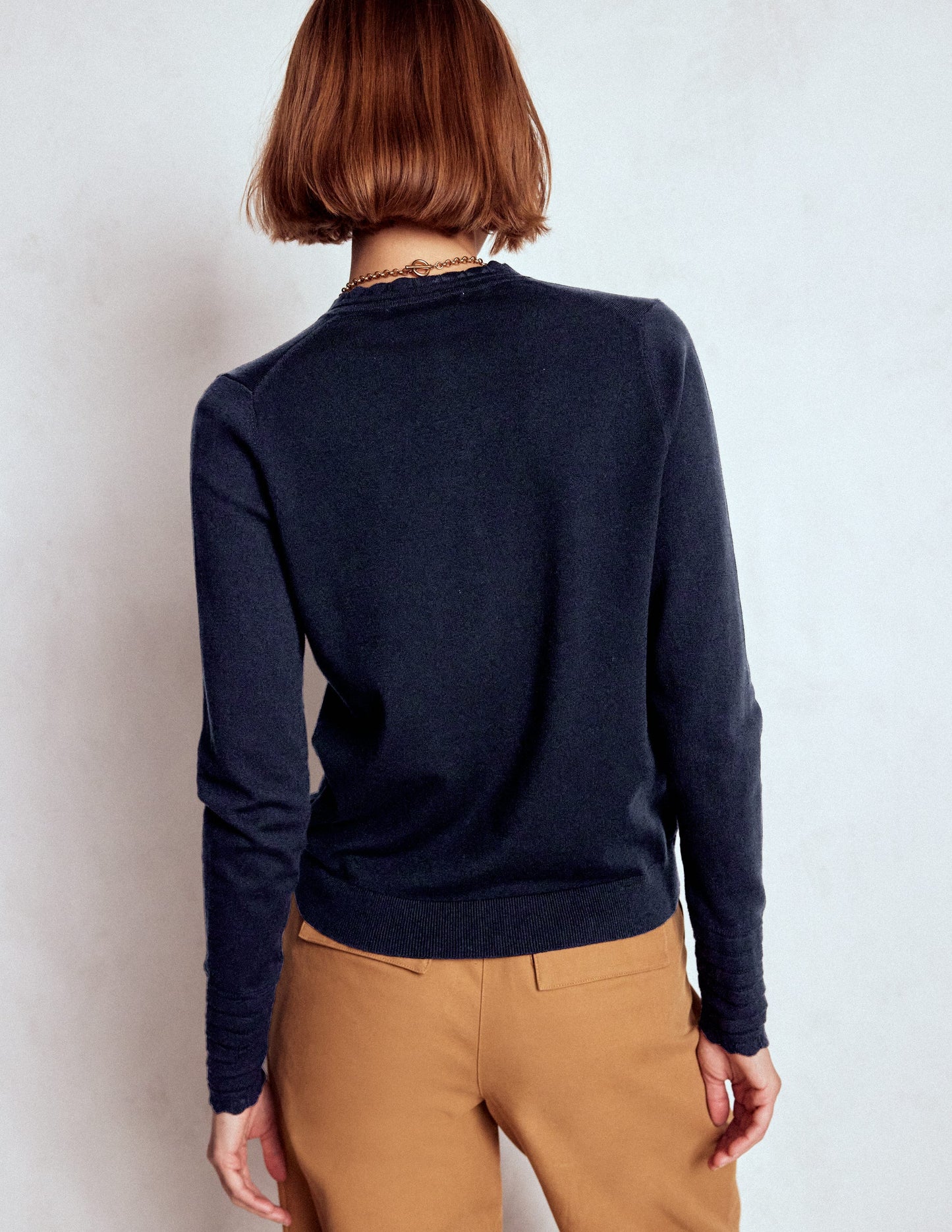 Angela Baumwollstrickjacke mit Muschelsaum-Marineblau