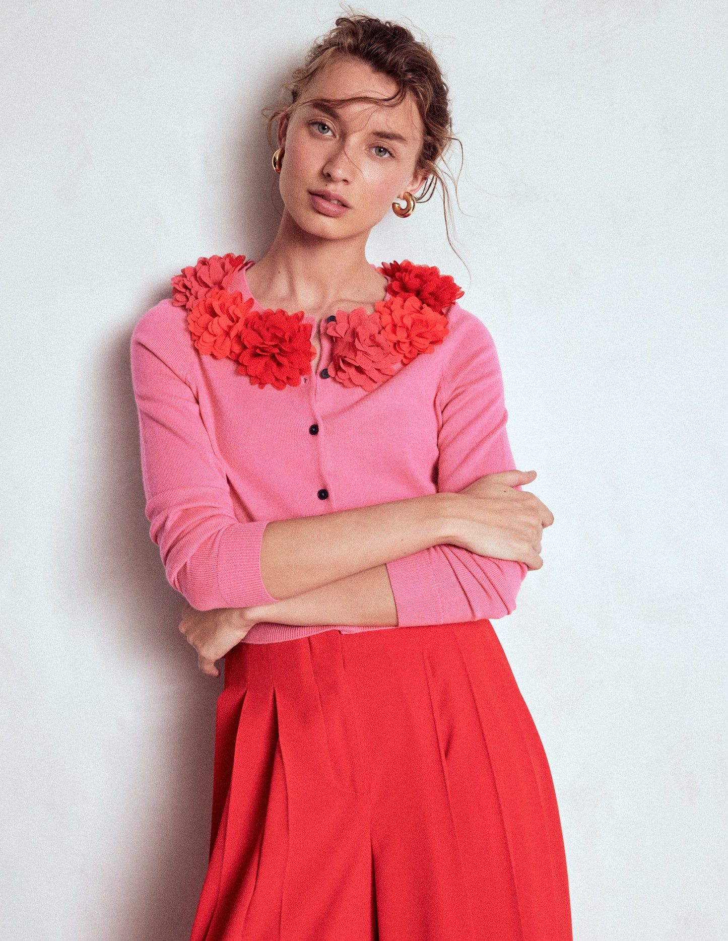 Verkürzte Strickjacke mit Rundhalsausschnitt-Rosa Schleife