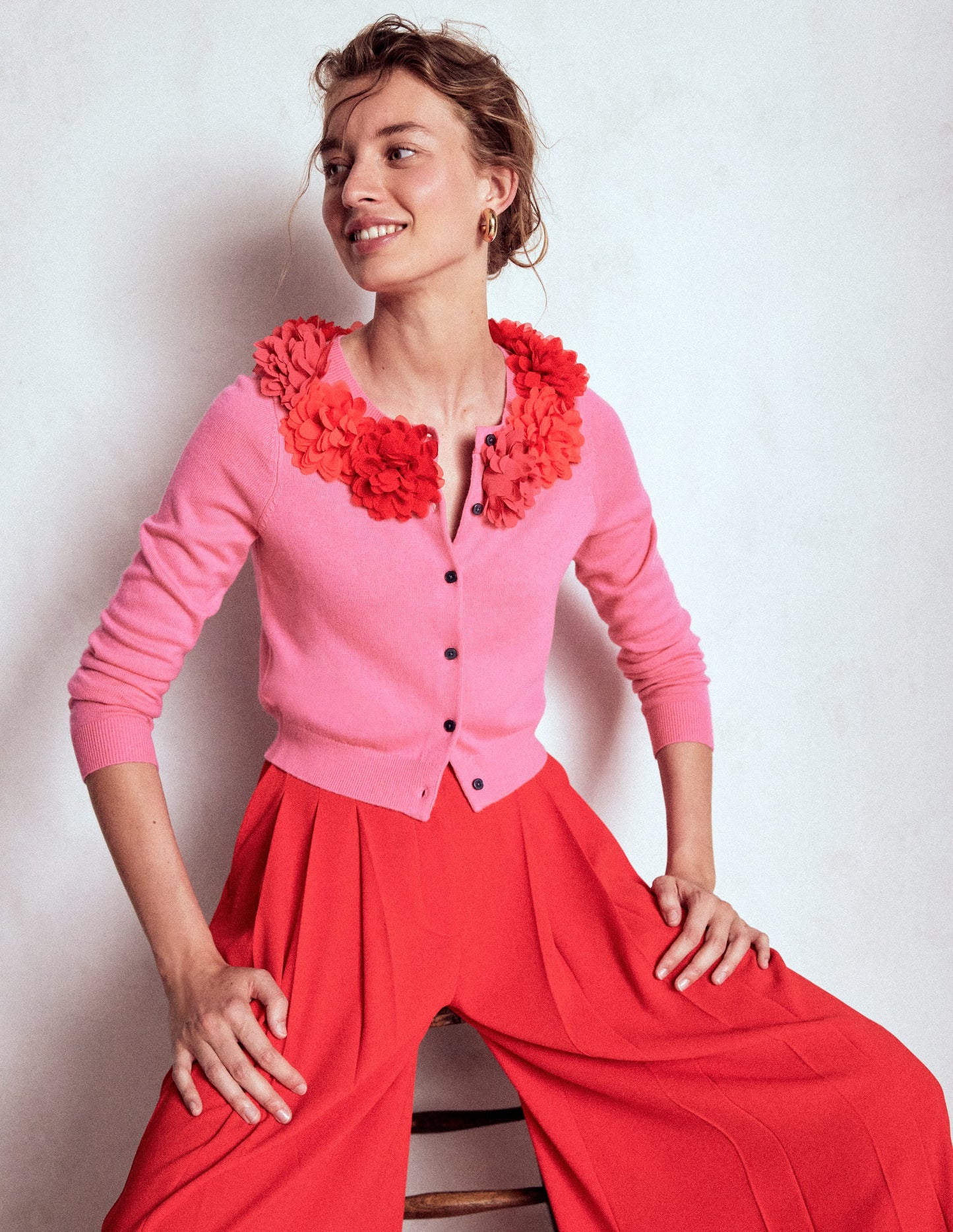 Verkürzte Strickjacke mit Rundhalsausschnitt-Rosa Schleife
